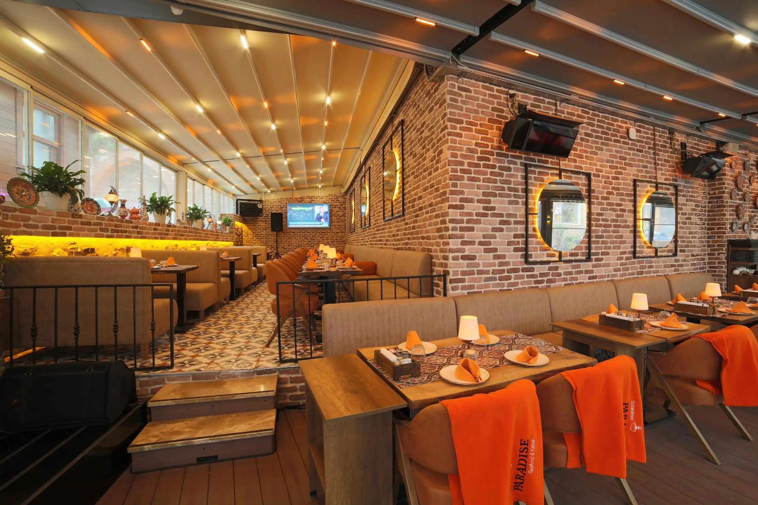 Restaurant/places to eat in La Vida Old City Hotel