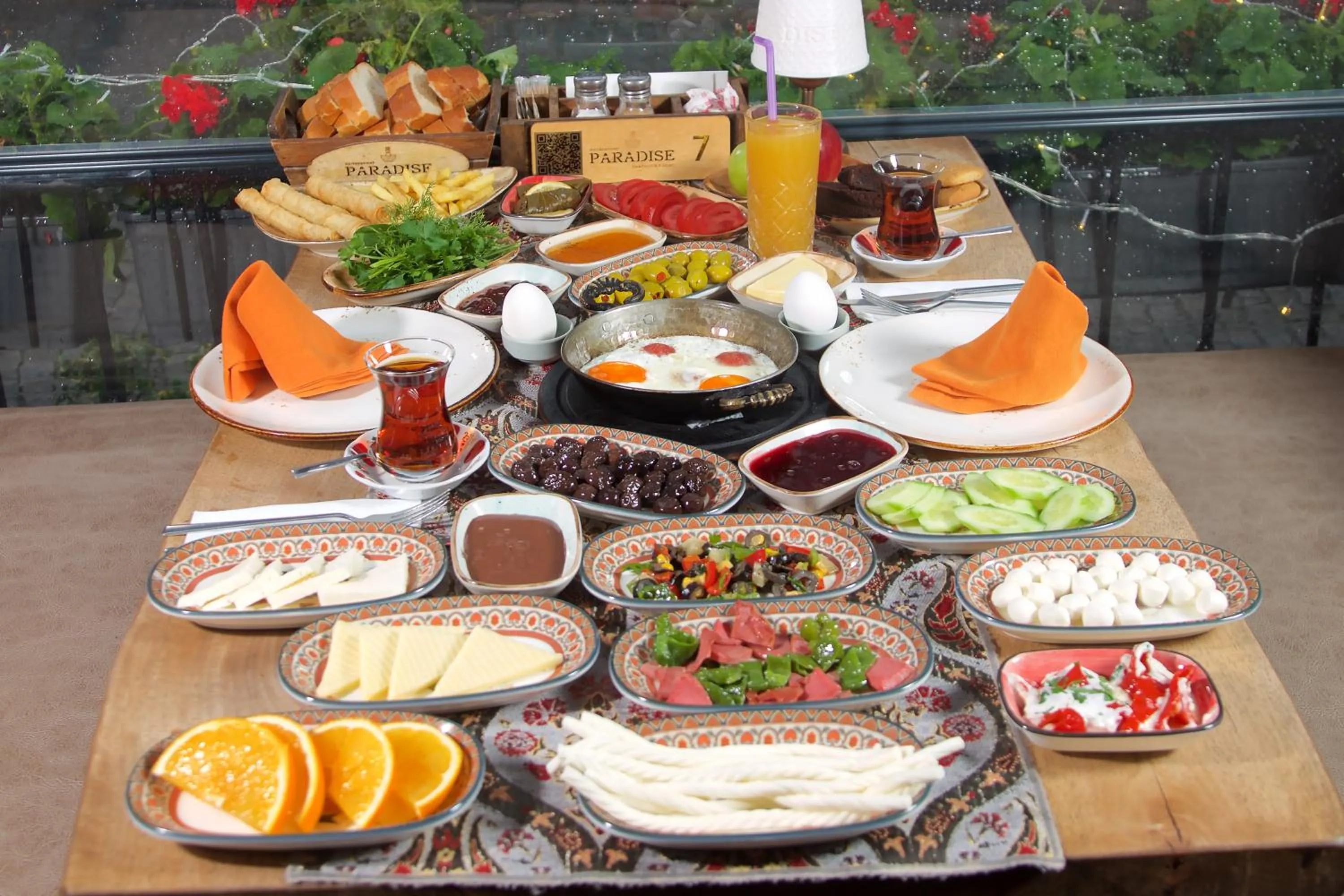 Restaurant/places to eat in La Vida Old City Hotel