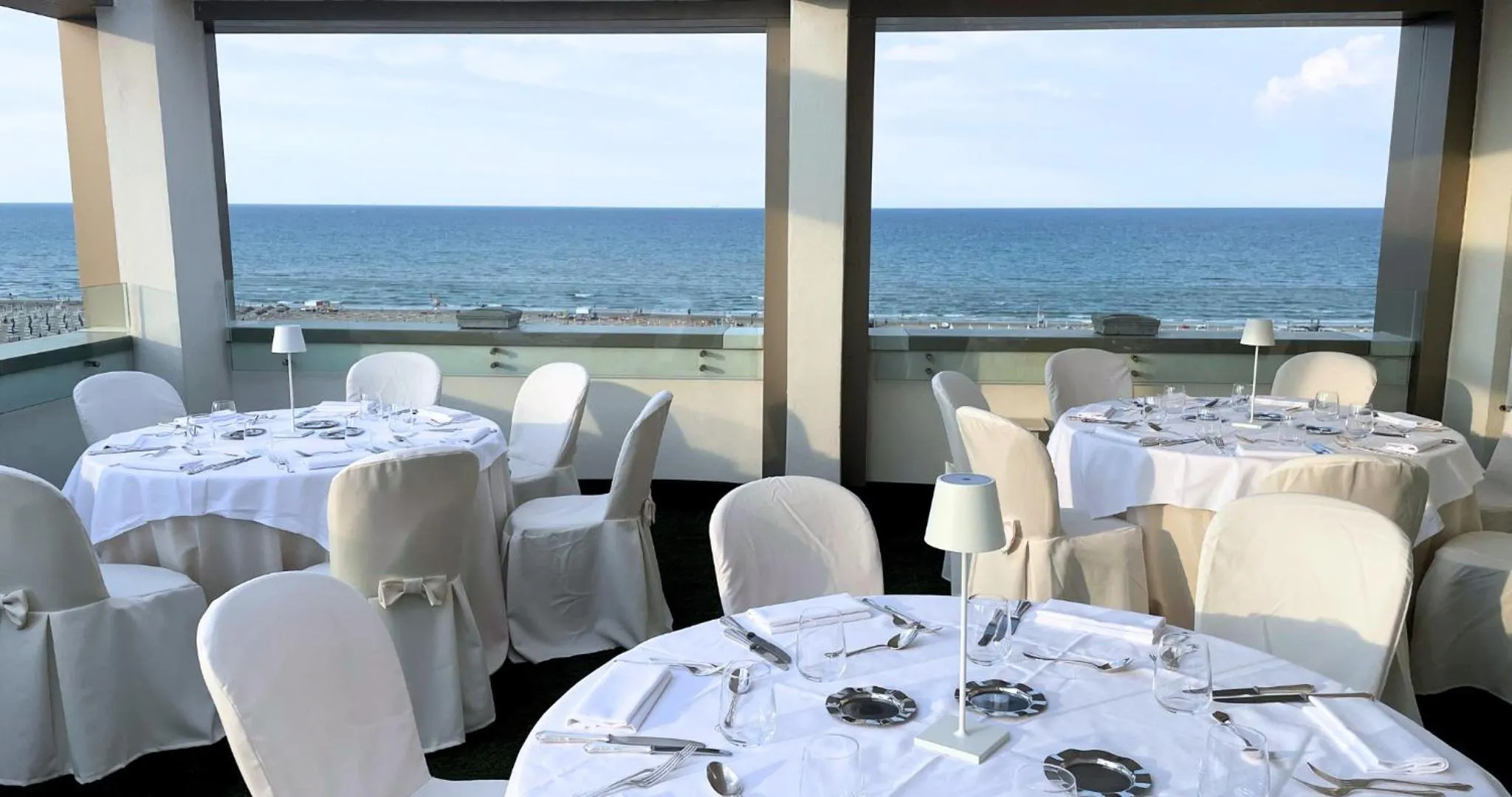 Restaurant/places to eat in National Hotel