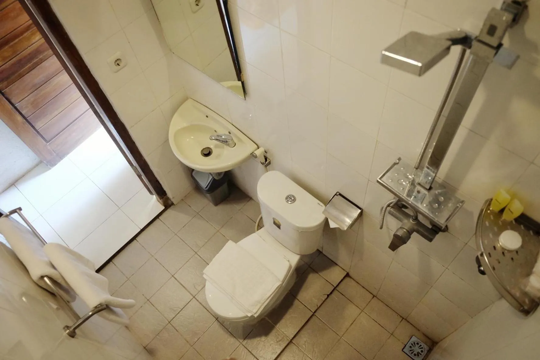 Shower in Cempaka Borobudur Guest House