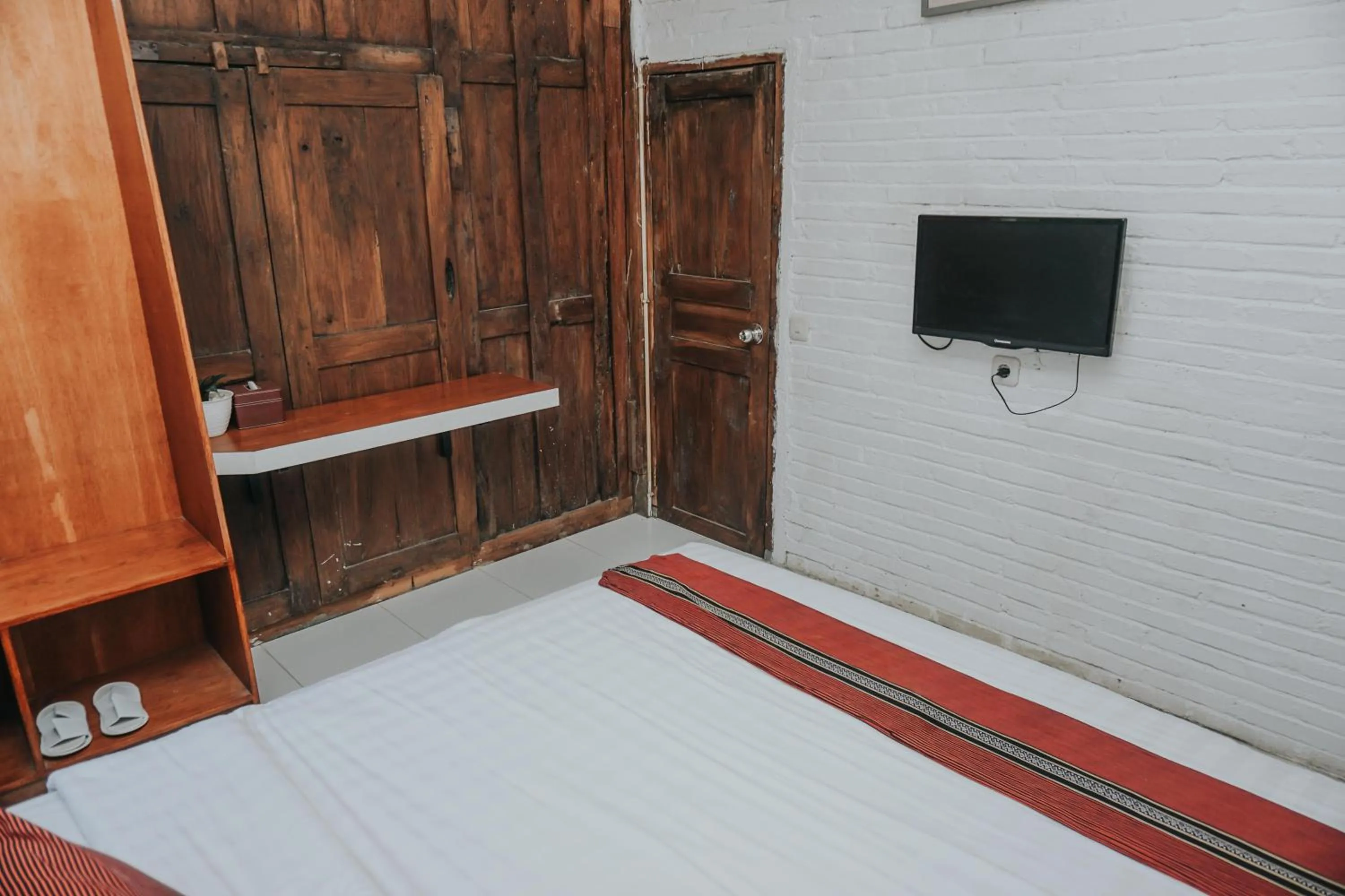 TV and multimedia in Cempaka Borobudur Guest House