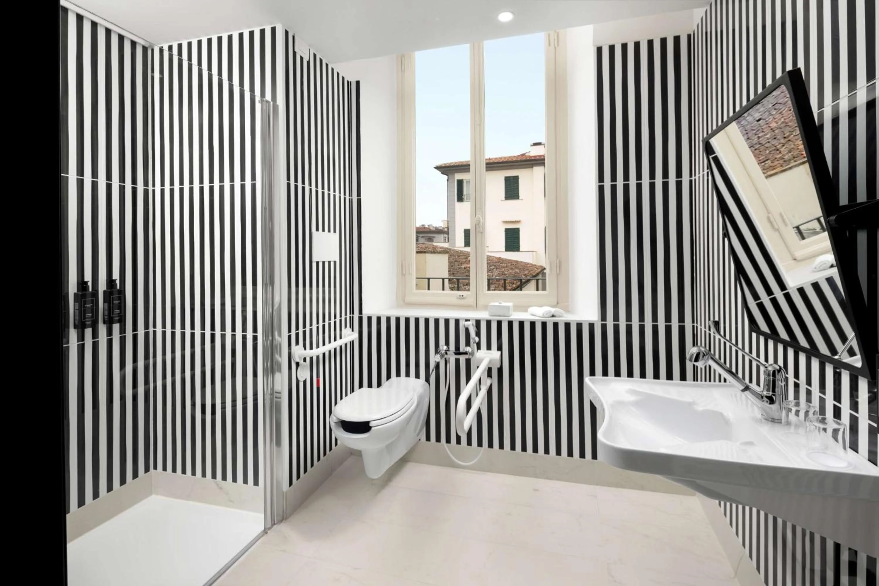 Bathroom in Anglo American Hotel Florence, Curio Collection By Hilton