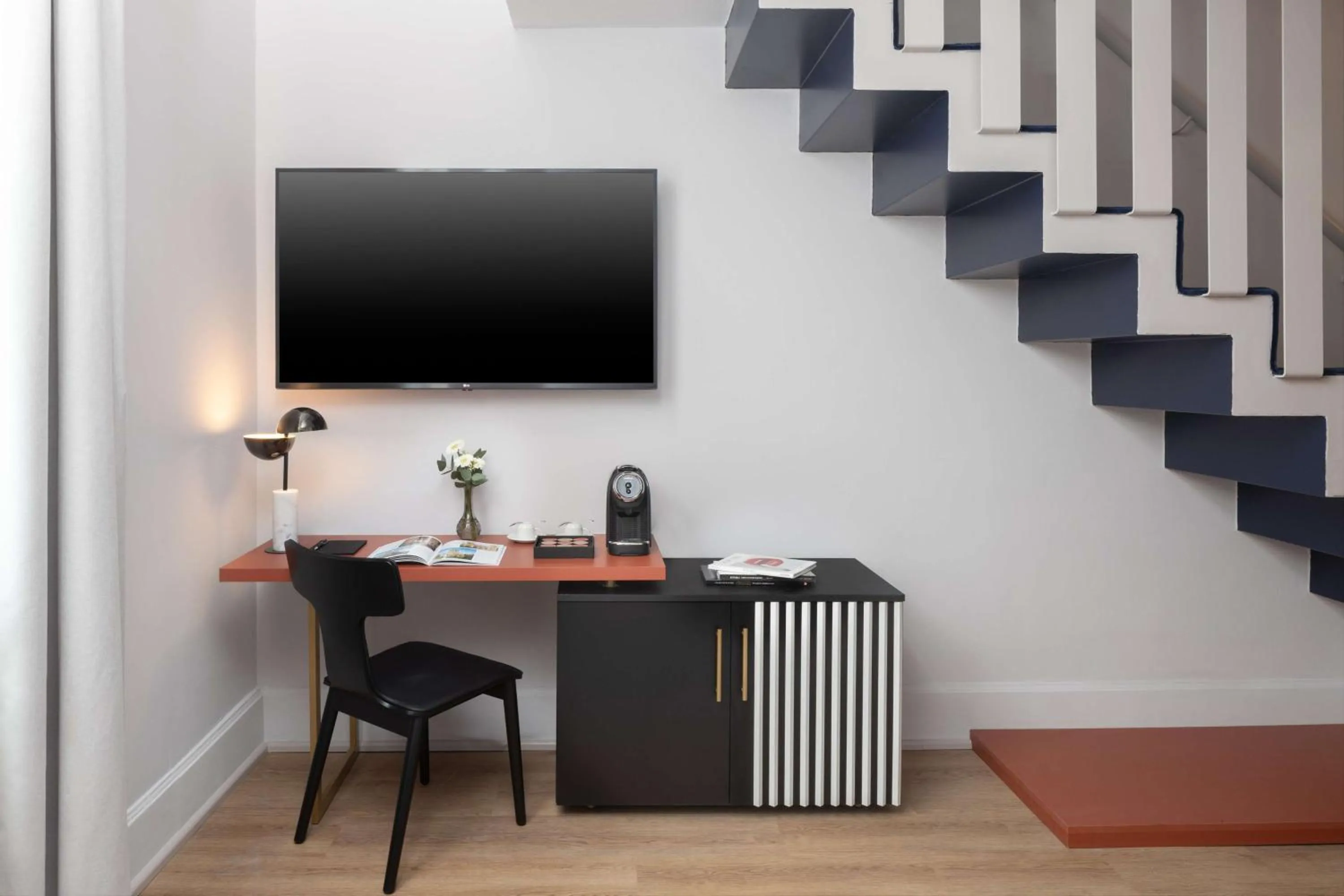 Bedroom in Anglo American Hotel Florence, Curio Collection By Hilton