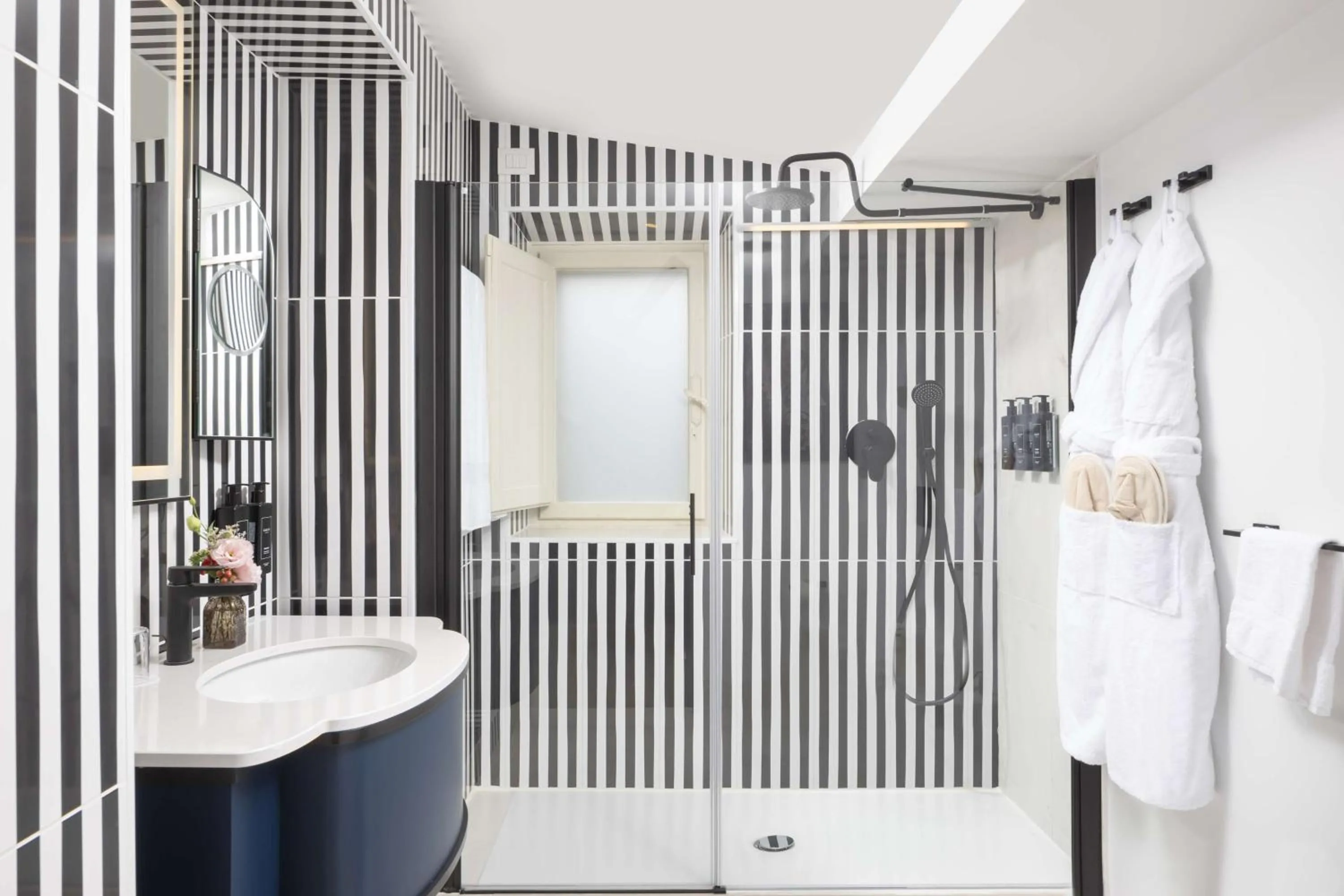 Bathroom in Anglo American Hotel Florence, Curio Collection By Hilton