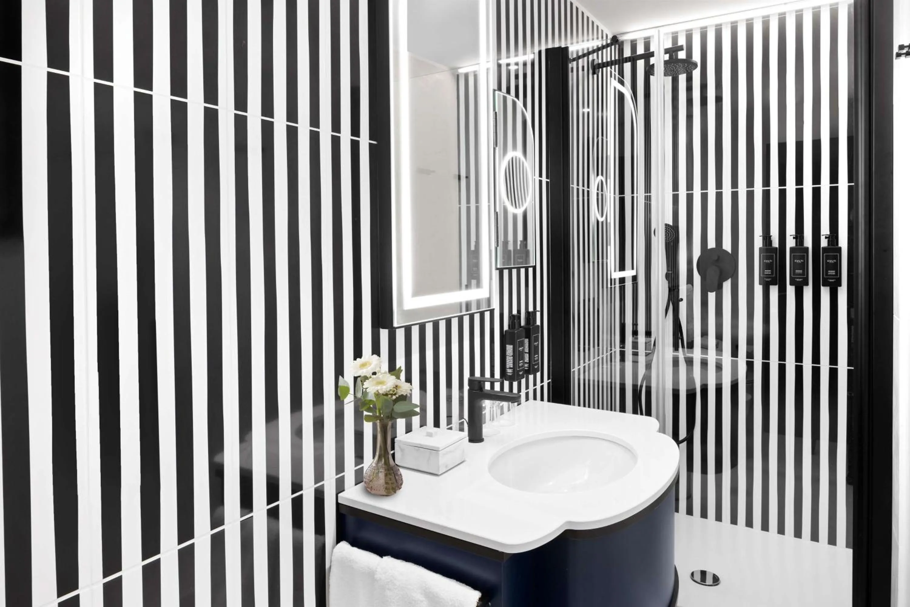 Bathroom in Anglo American Hotel Florence, Curio Collection By Hilton