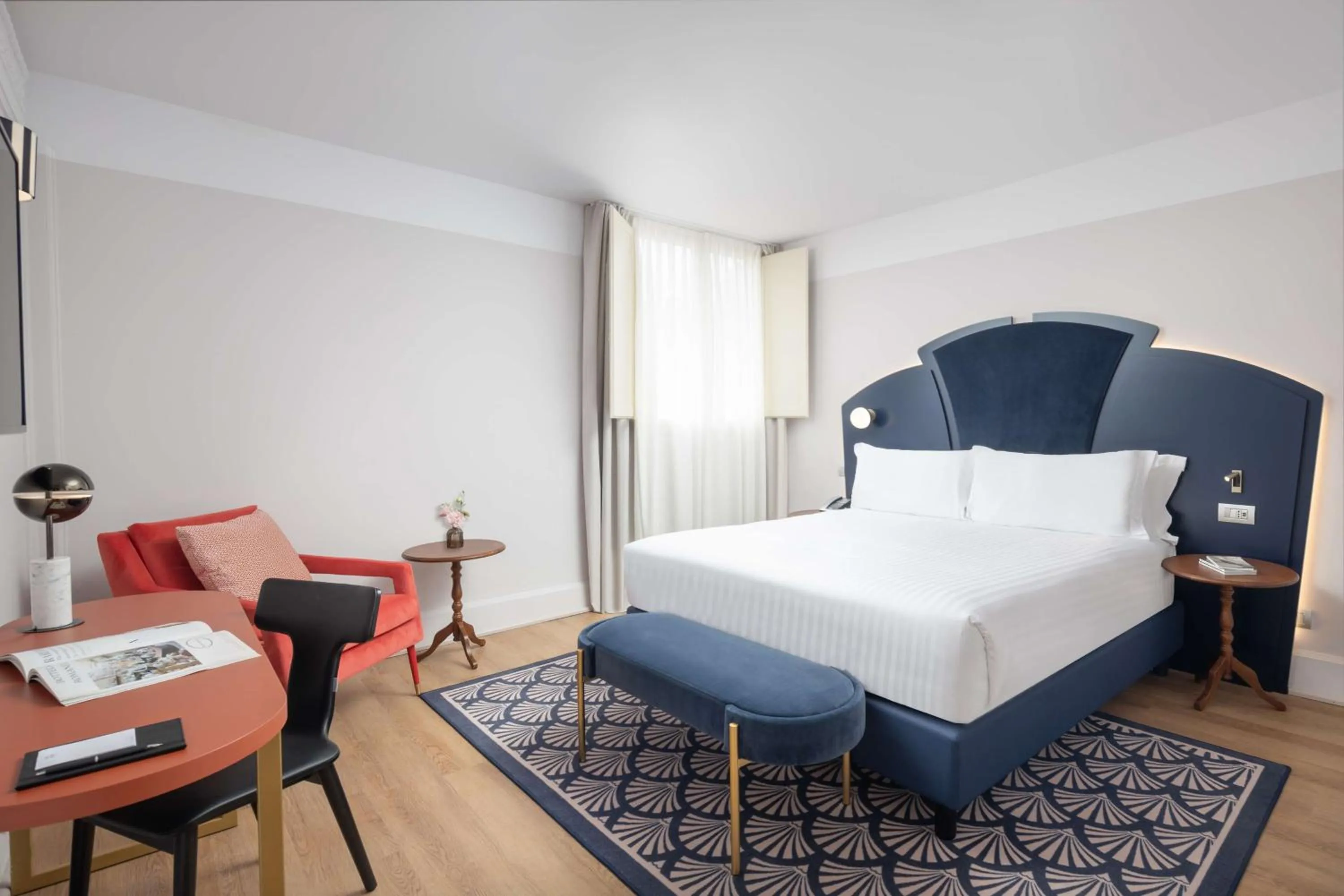 Bed in Anglo American Hotel Florence, Curio Collection By Hilton