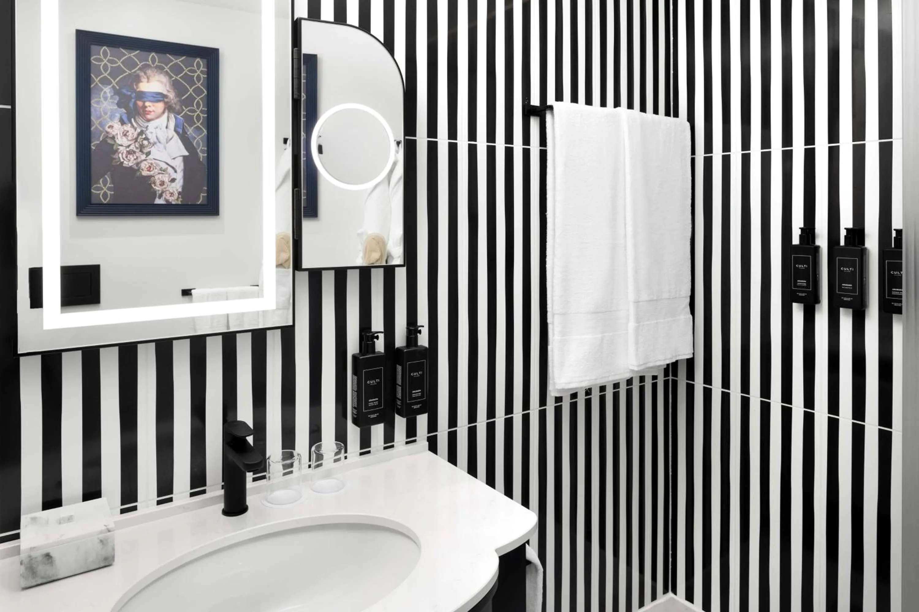 Bathroom in Anglo American Hotel Florence, Curio Collection By Hilton