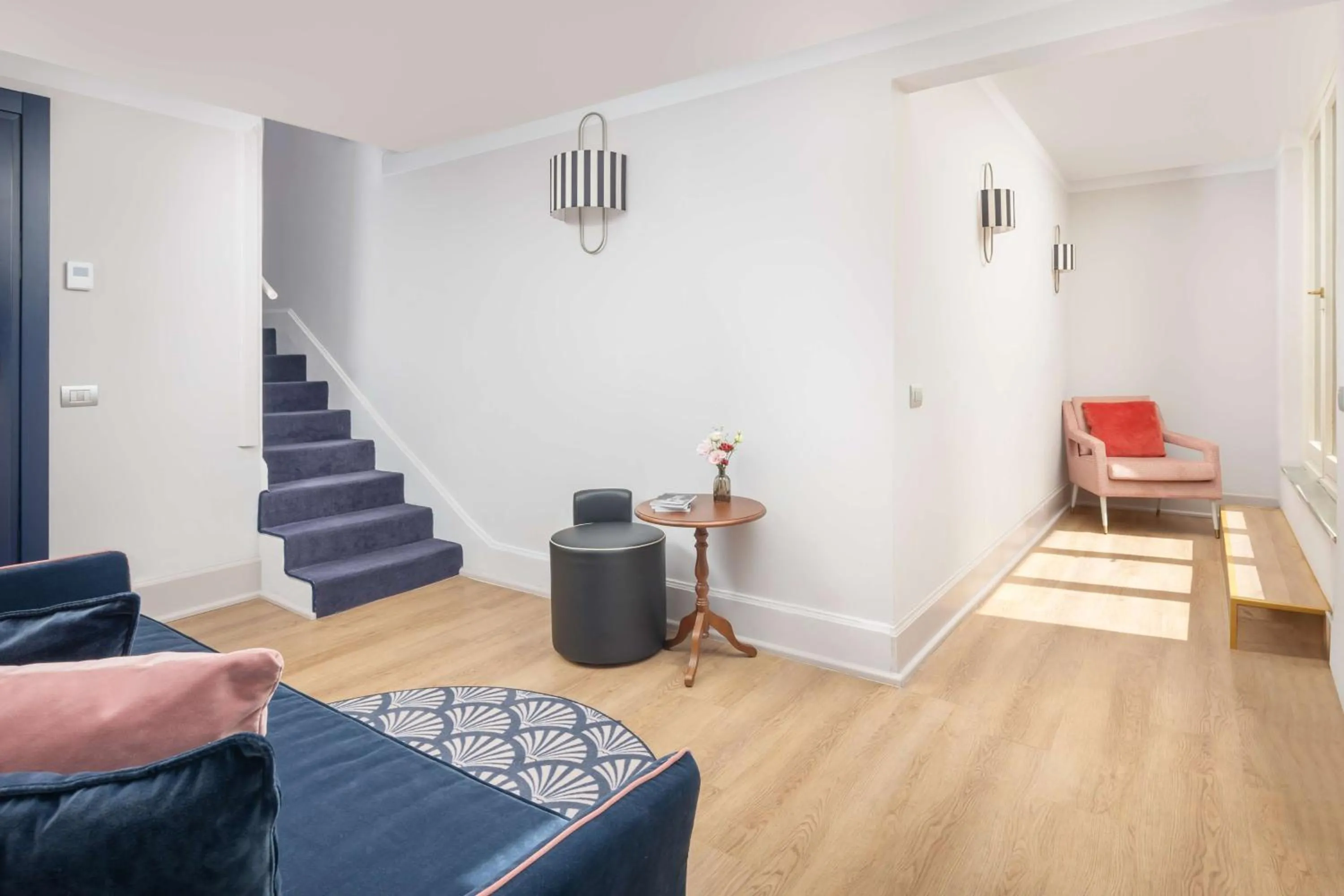 Living room in Anglo American Hotel Florence, Curio Collection By Hilton