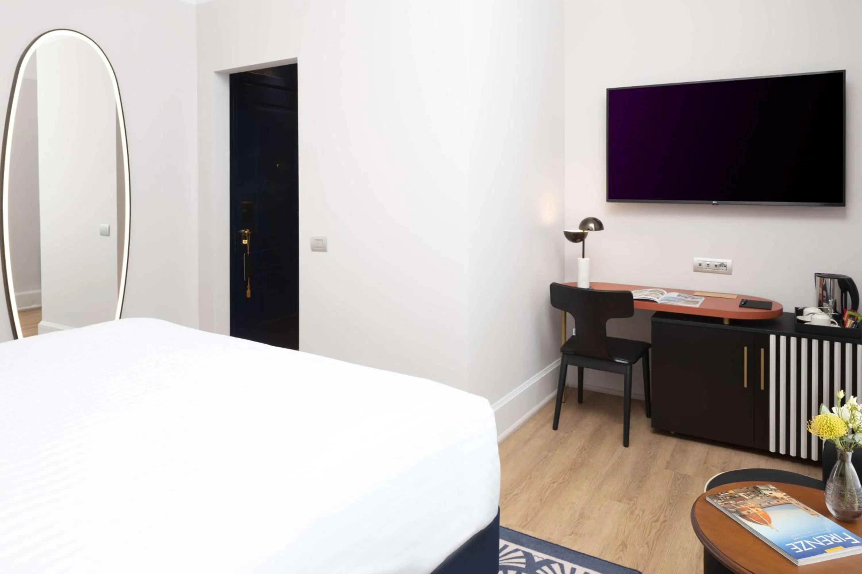 Bedroom, Bed in Anglo American Hotel Florence, Curio Collection By Hilton