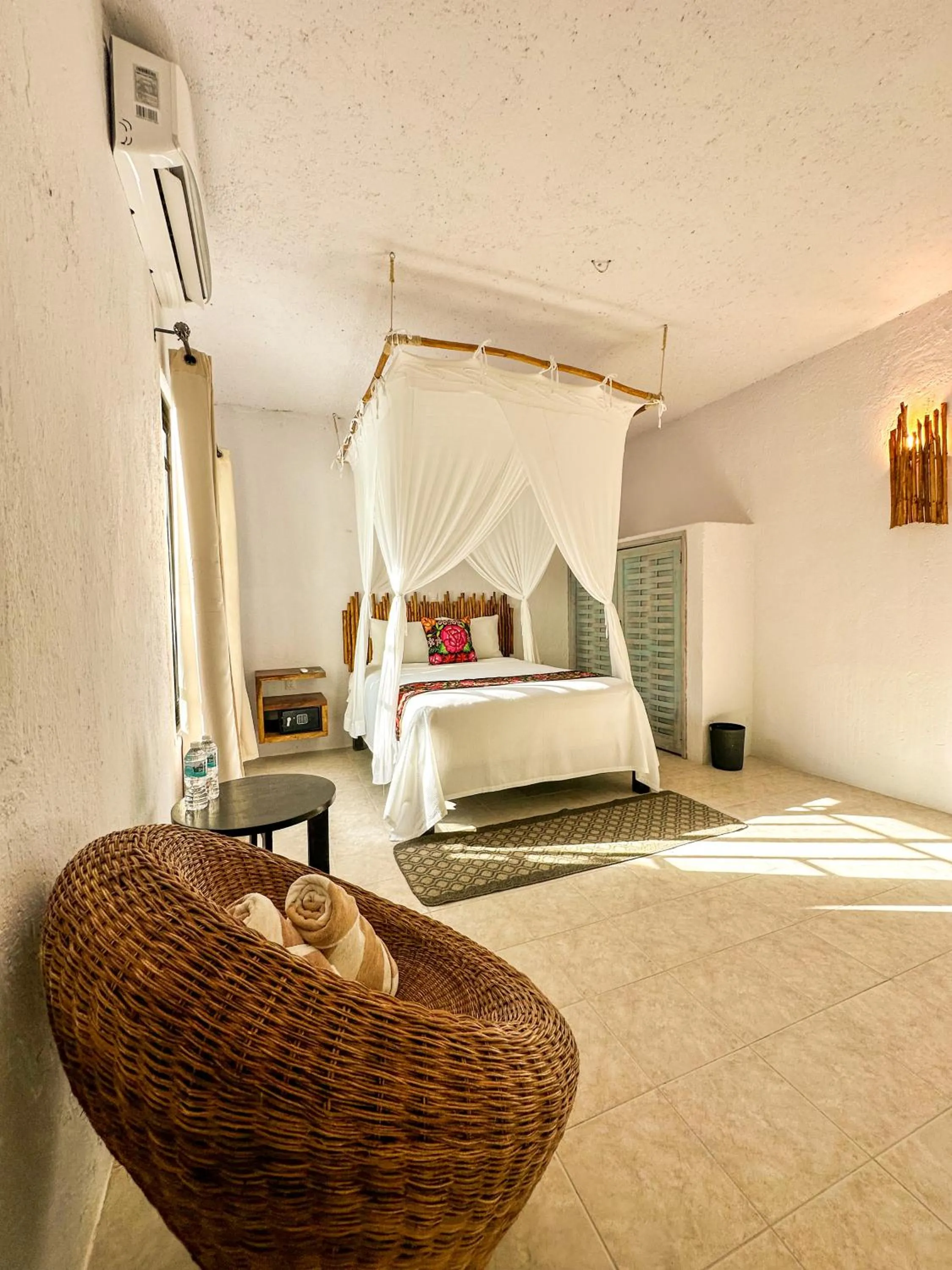 Photo of the whole room, Bed in Alito Tulum Hotel