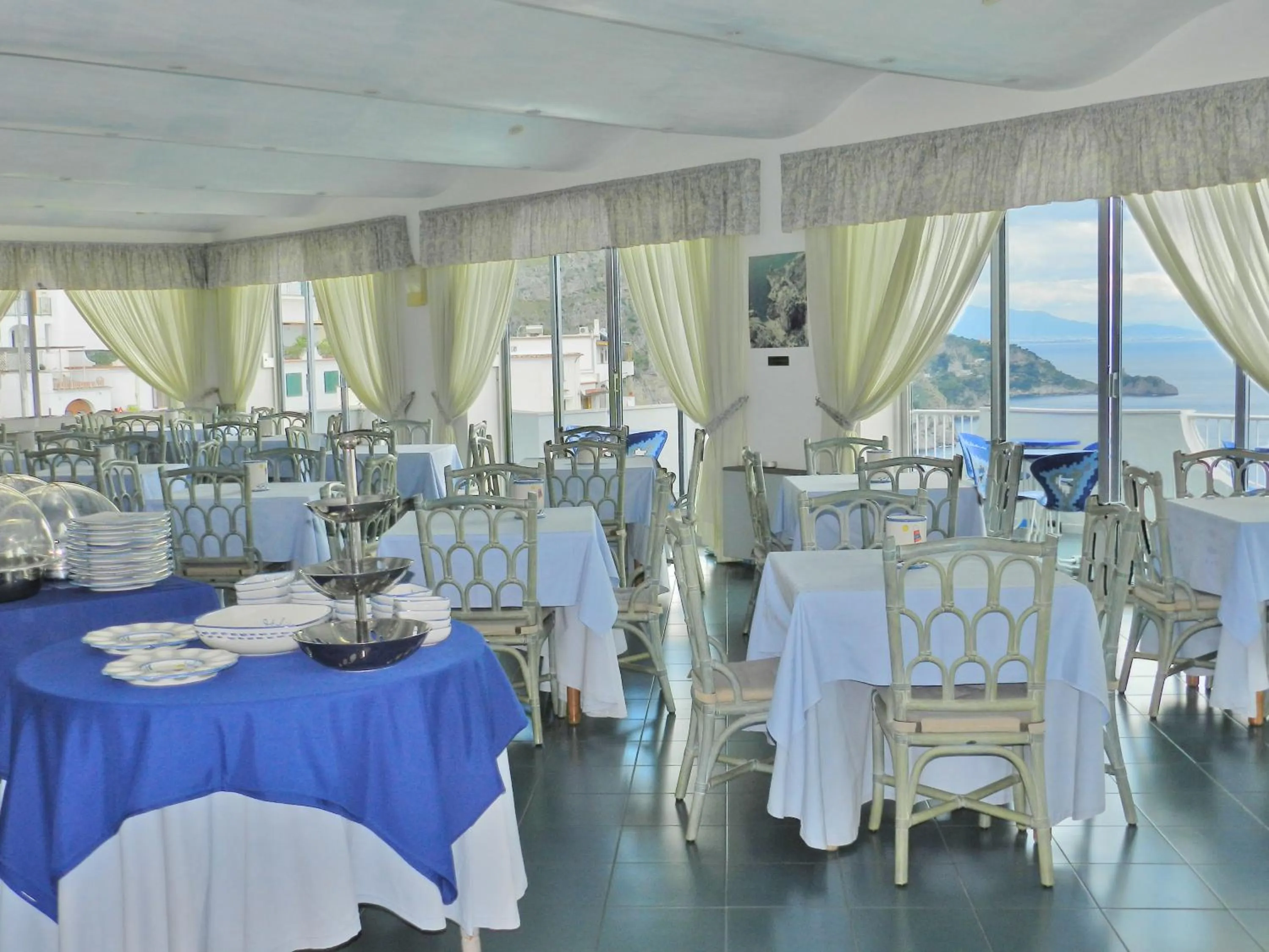 Lounge or bar in Hotel Holiday