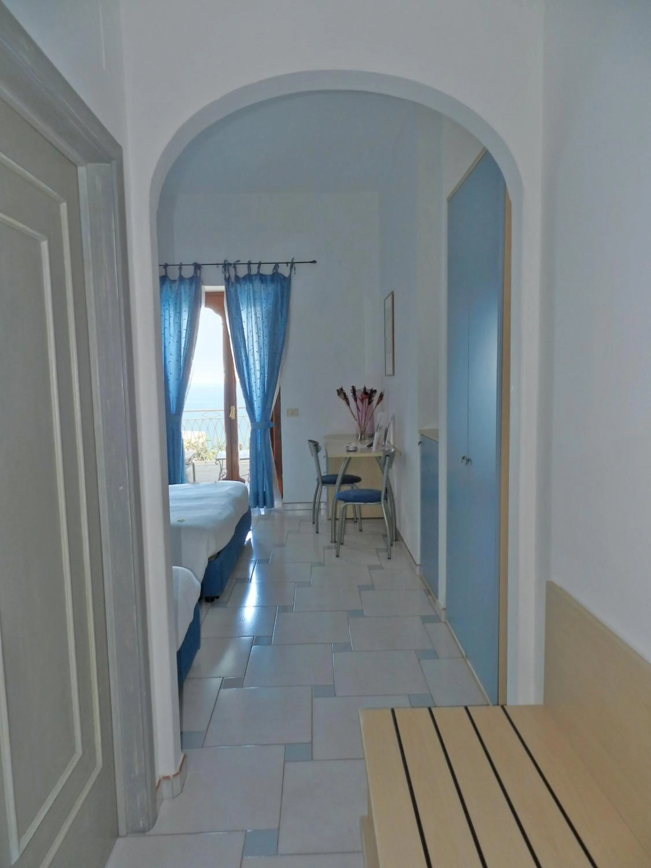 Photo of the whole room, Bed in Hotel Holiday