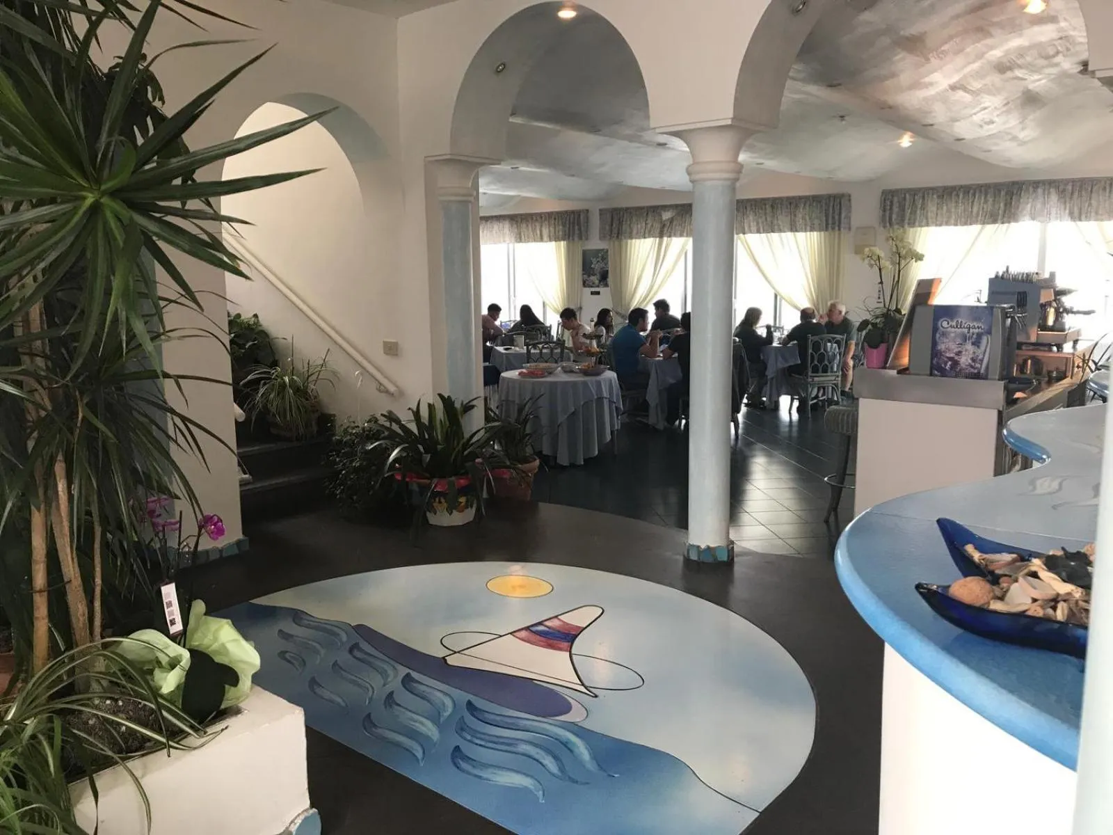 Communal lounge/ TV room in Hotel Holiday