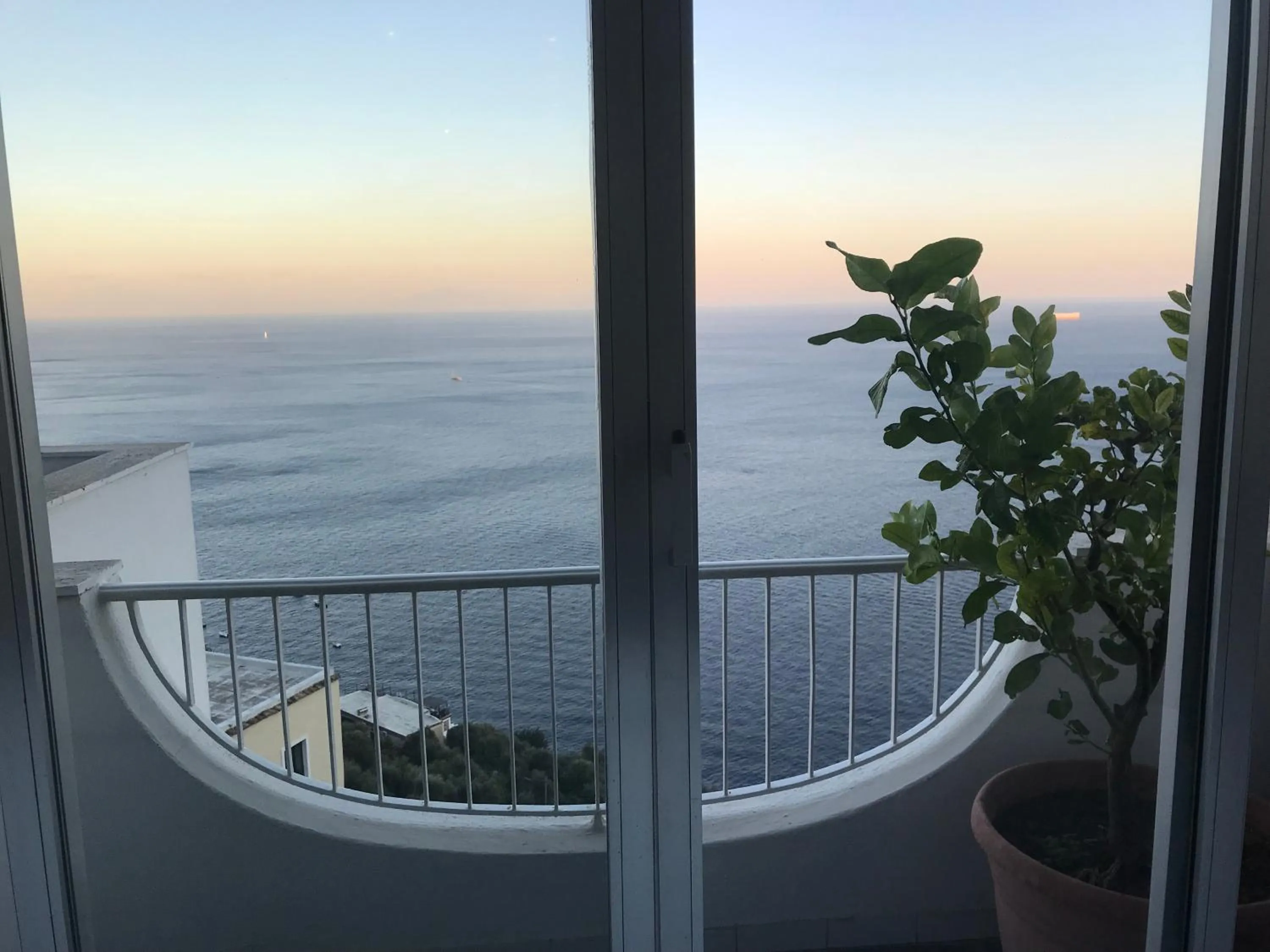 Time of day in Hotel Holiday