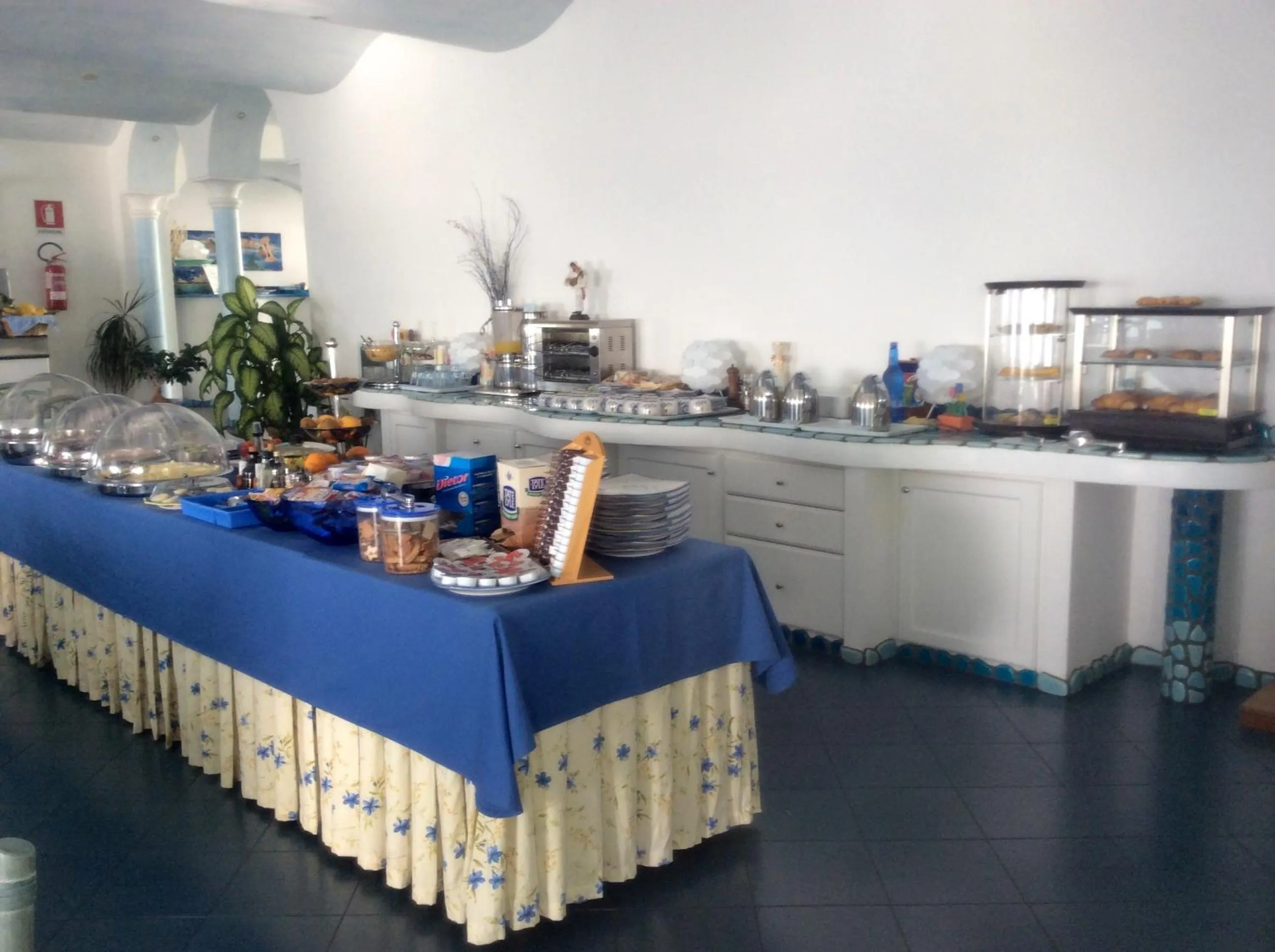 Restaurant/places to eat in Hotel Holiday