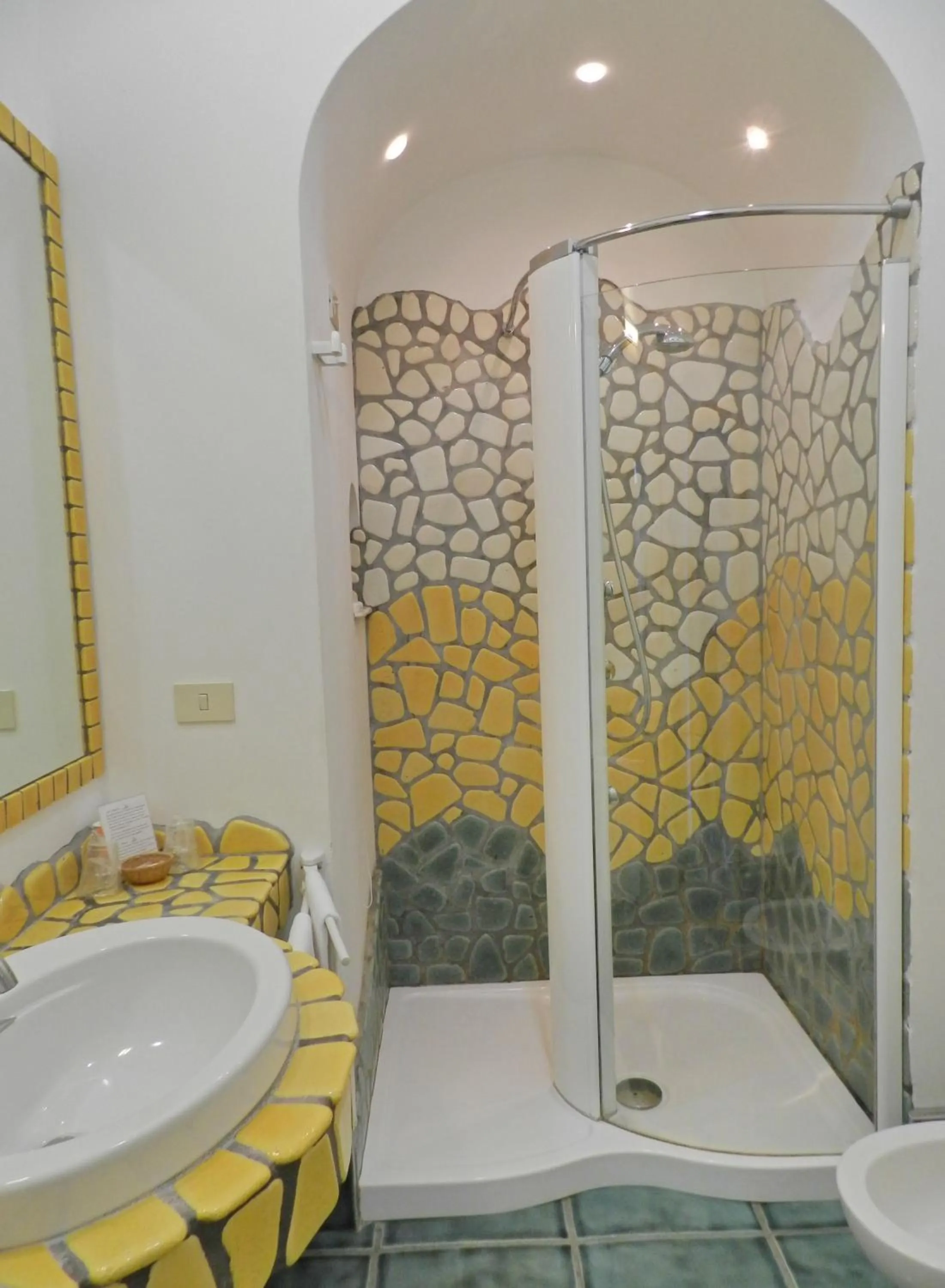 Bathroom in Hotel Holiday