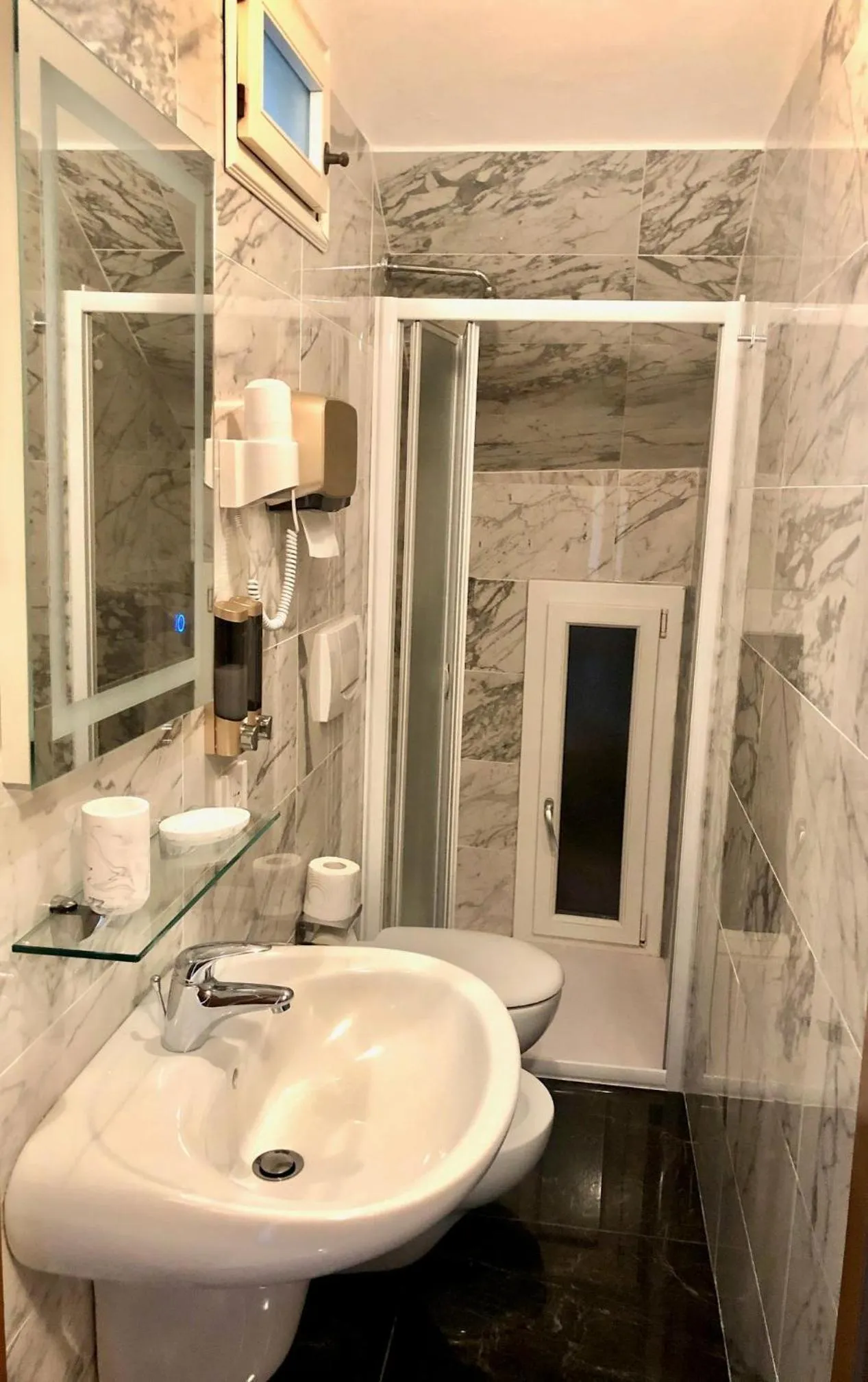 Bathroom in Hotel Ariel Silva