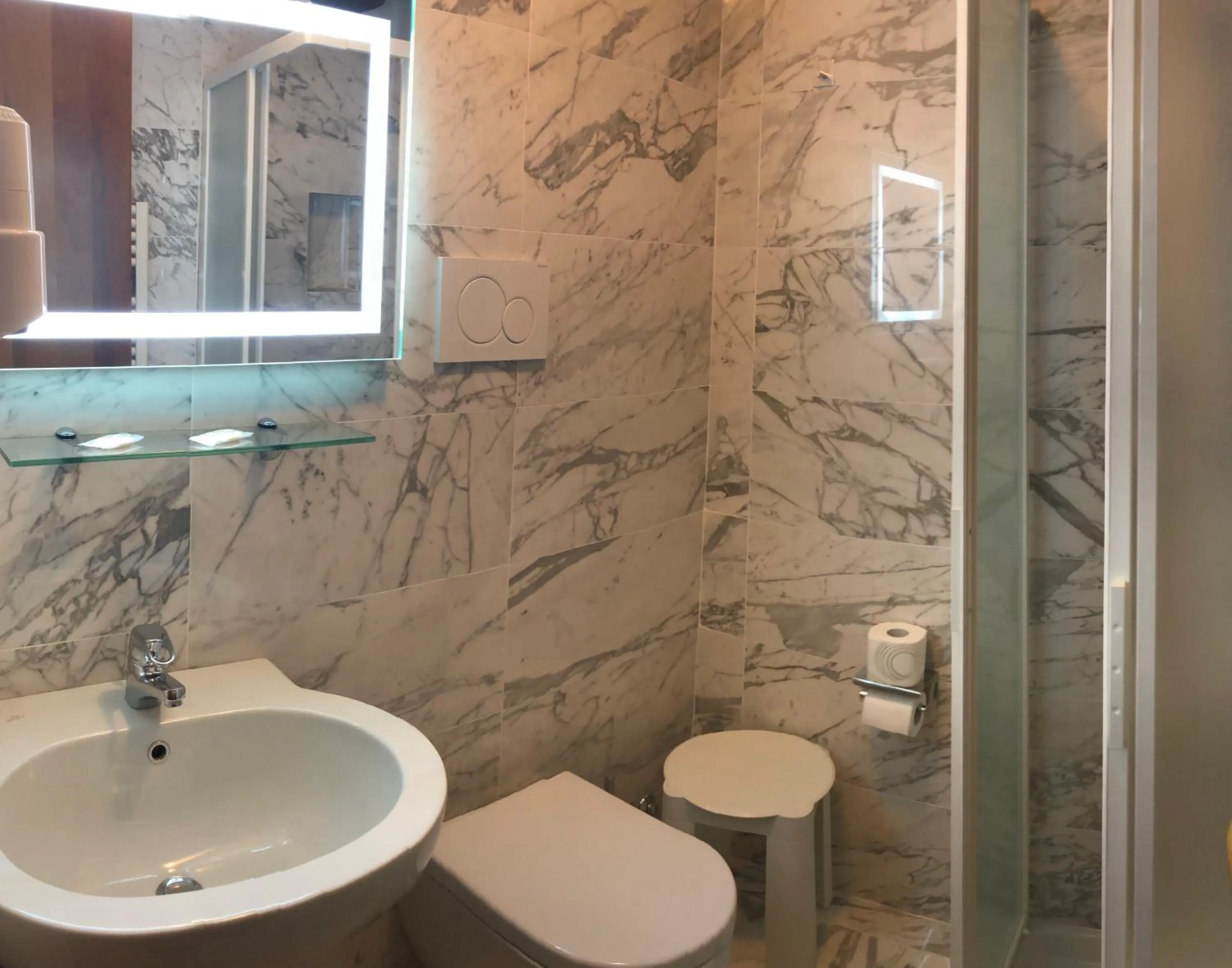 Bathroom in Hotel Ariel Silva