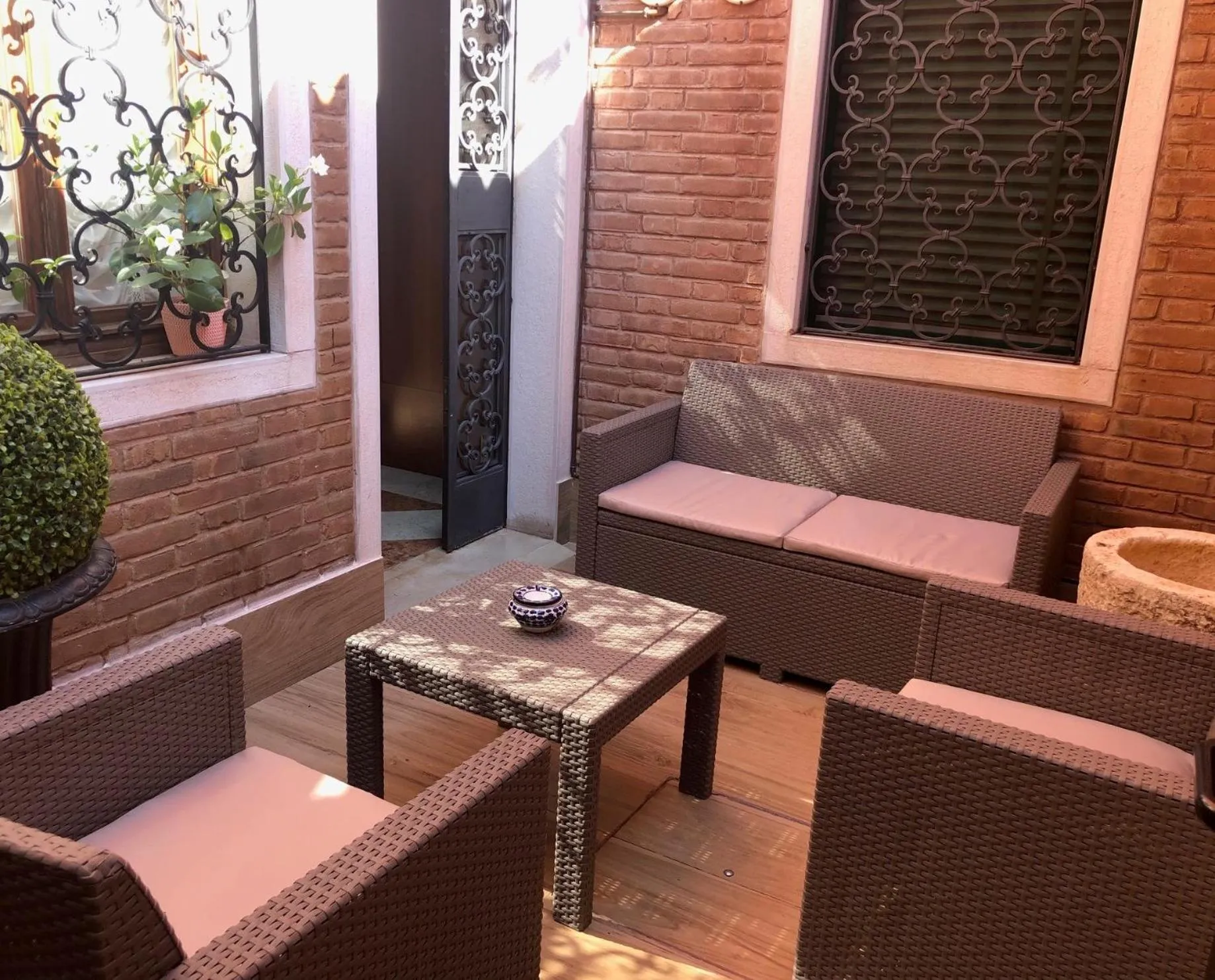 Patio in Hotel Ariel Silva