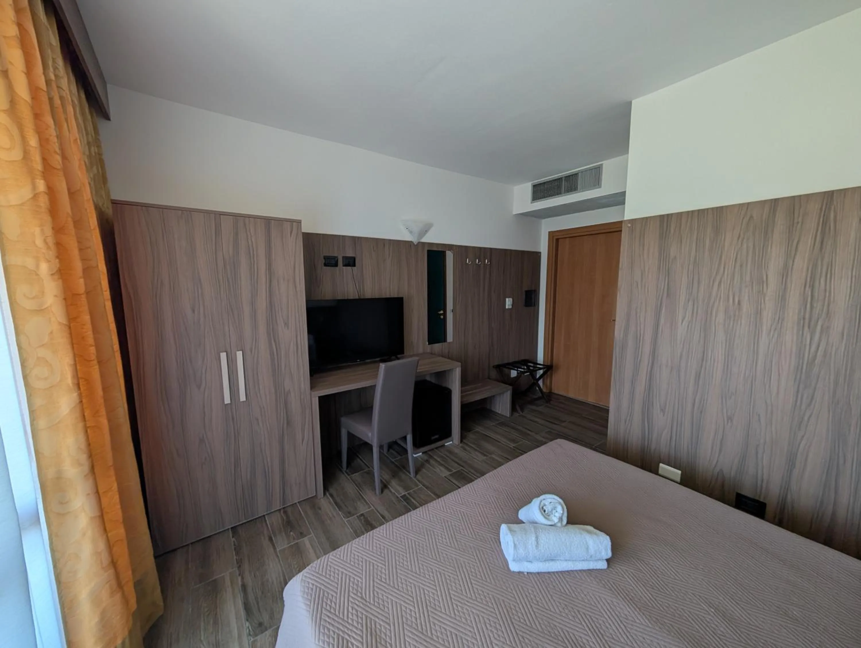 Bedroom, Bed in Hotel Carignano