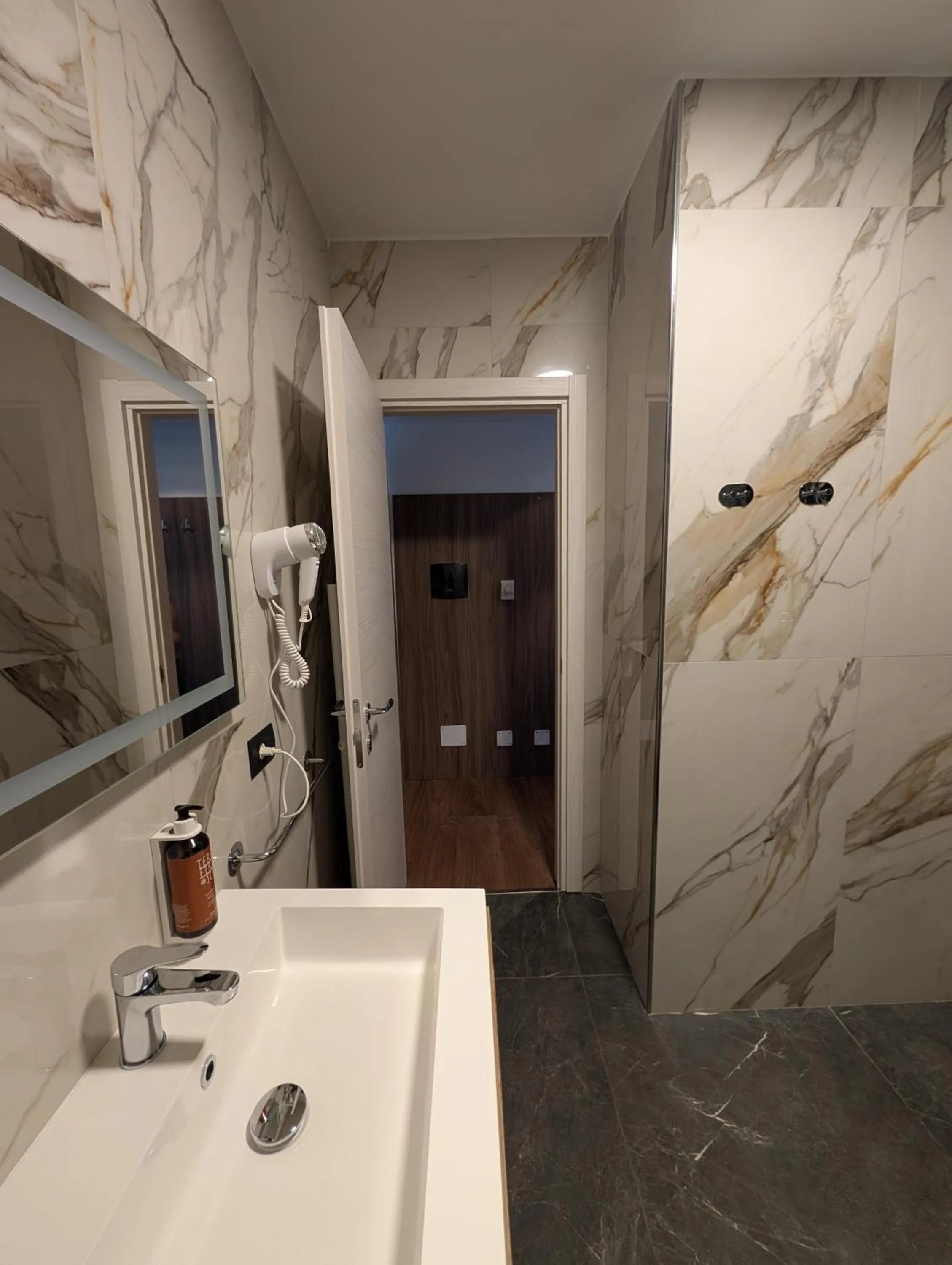 Bathroom in Hotel Carignano