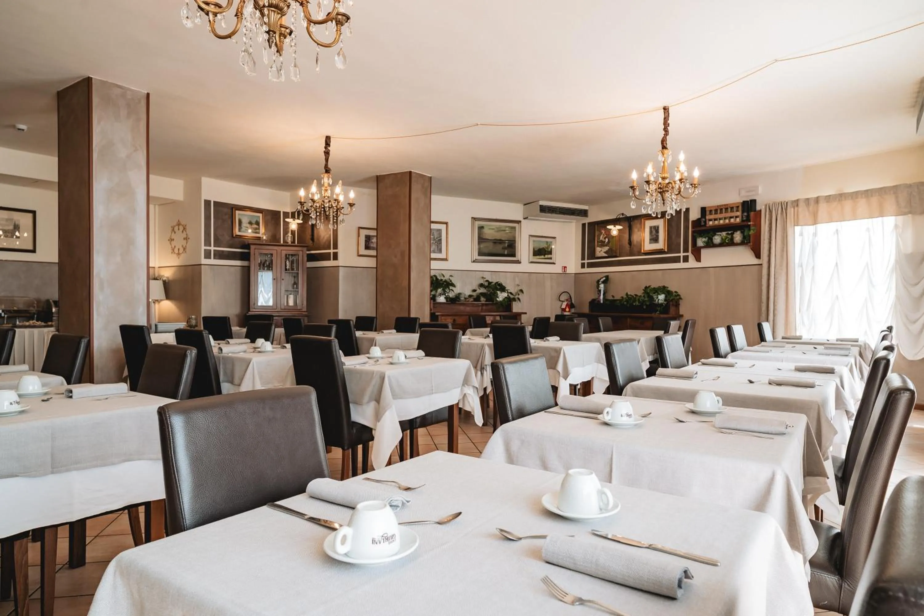 Restaurant/places to eat in Hotel Carignano