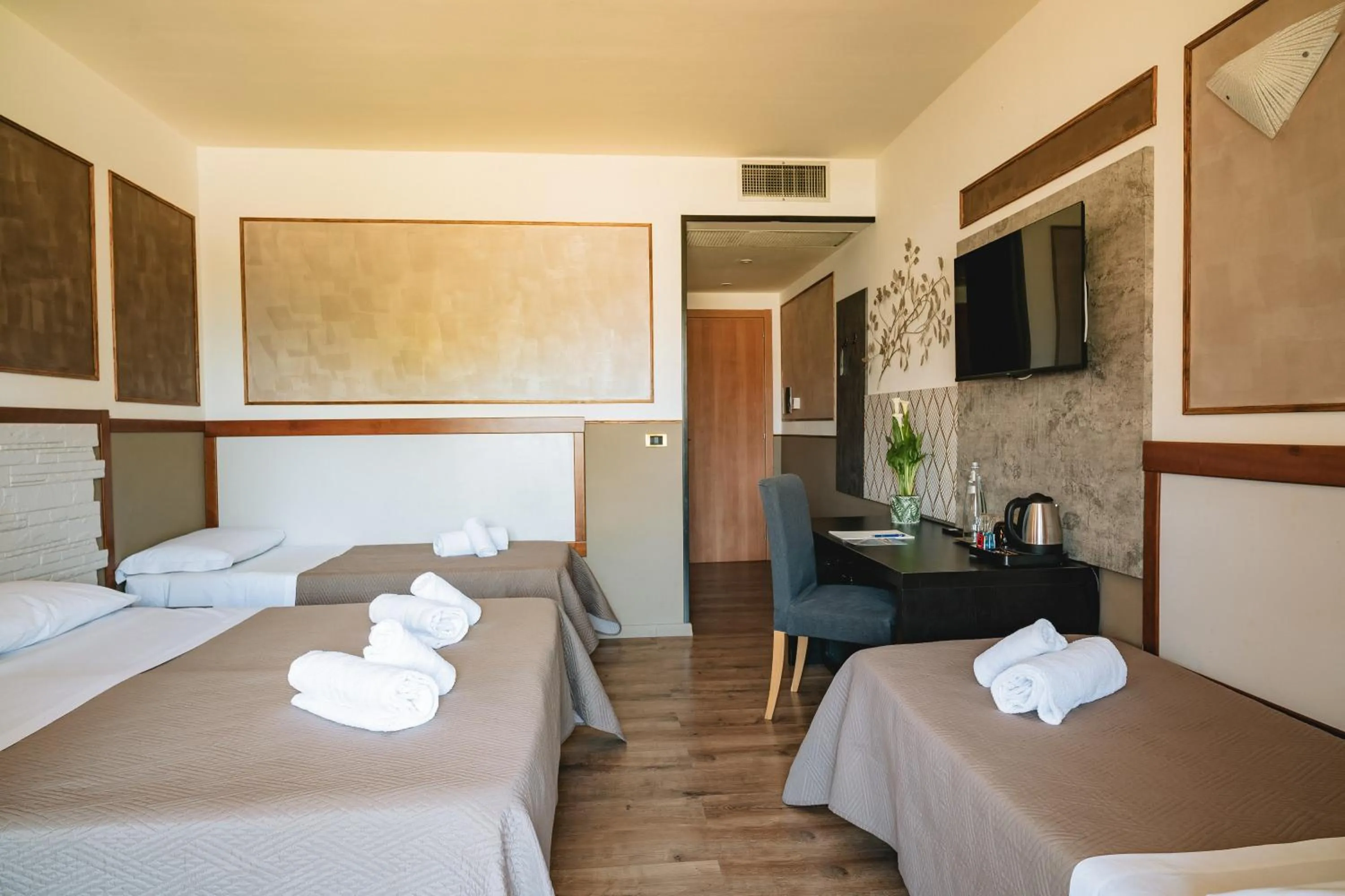 Bedroom, Bed in Hotel Carignano