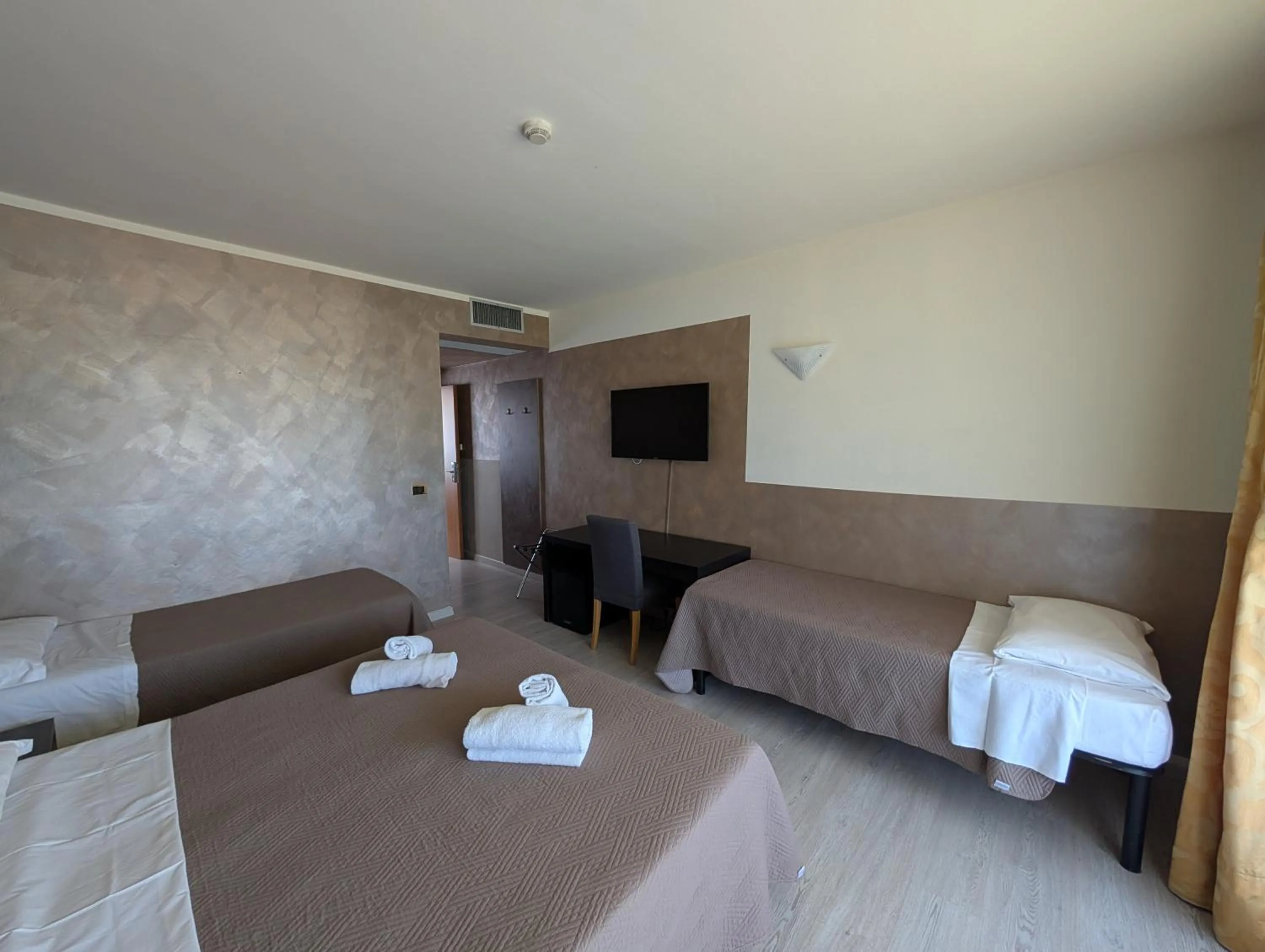 Bedroom, Bed in Hotel Carignano