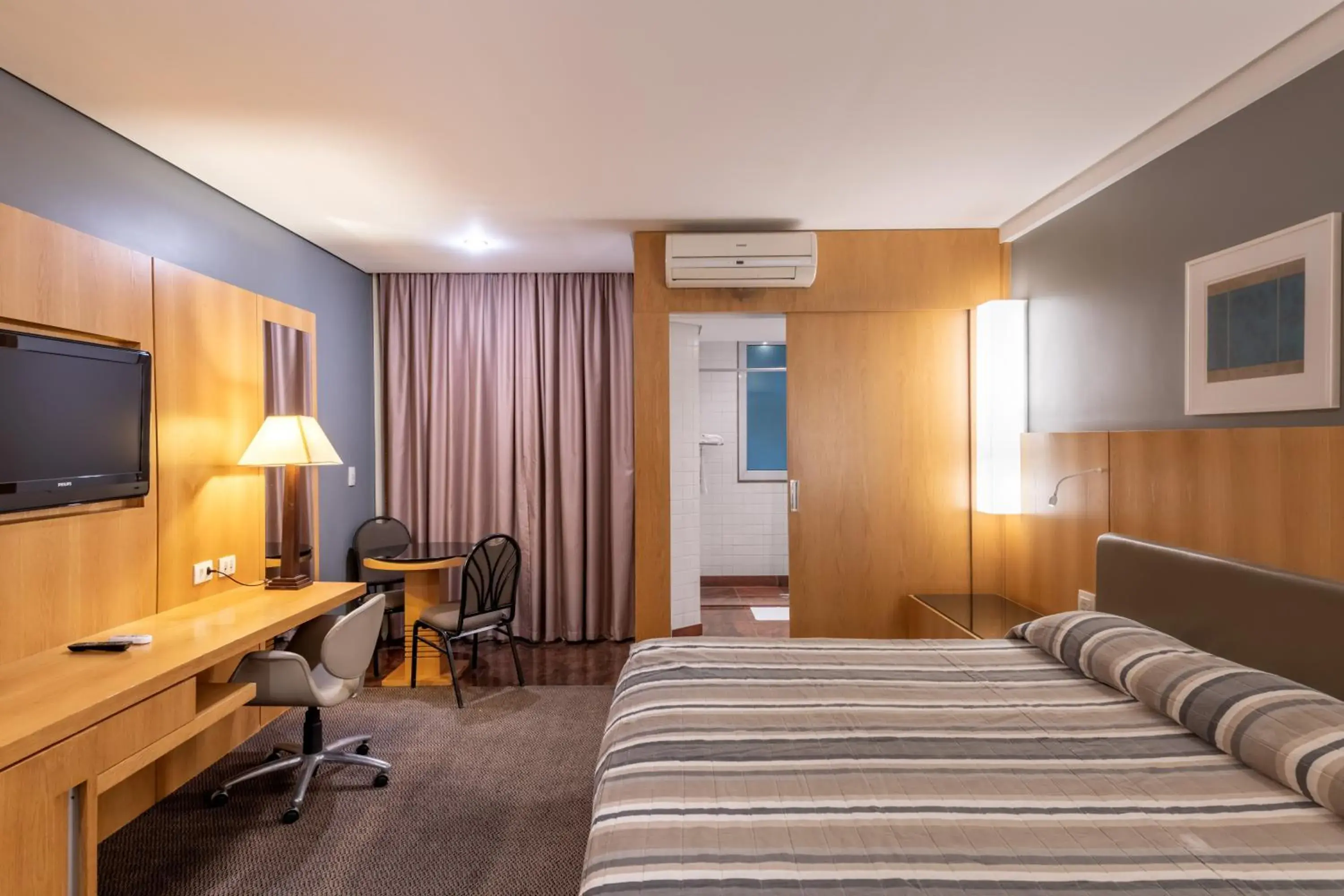 Deluxe King Room - Disability Access in DELPLAZA Marabá São Paulo Deluxe King Room - Disability Access in DELPLAZA Marabá São Paulo