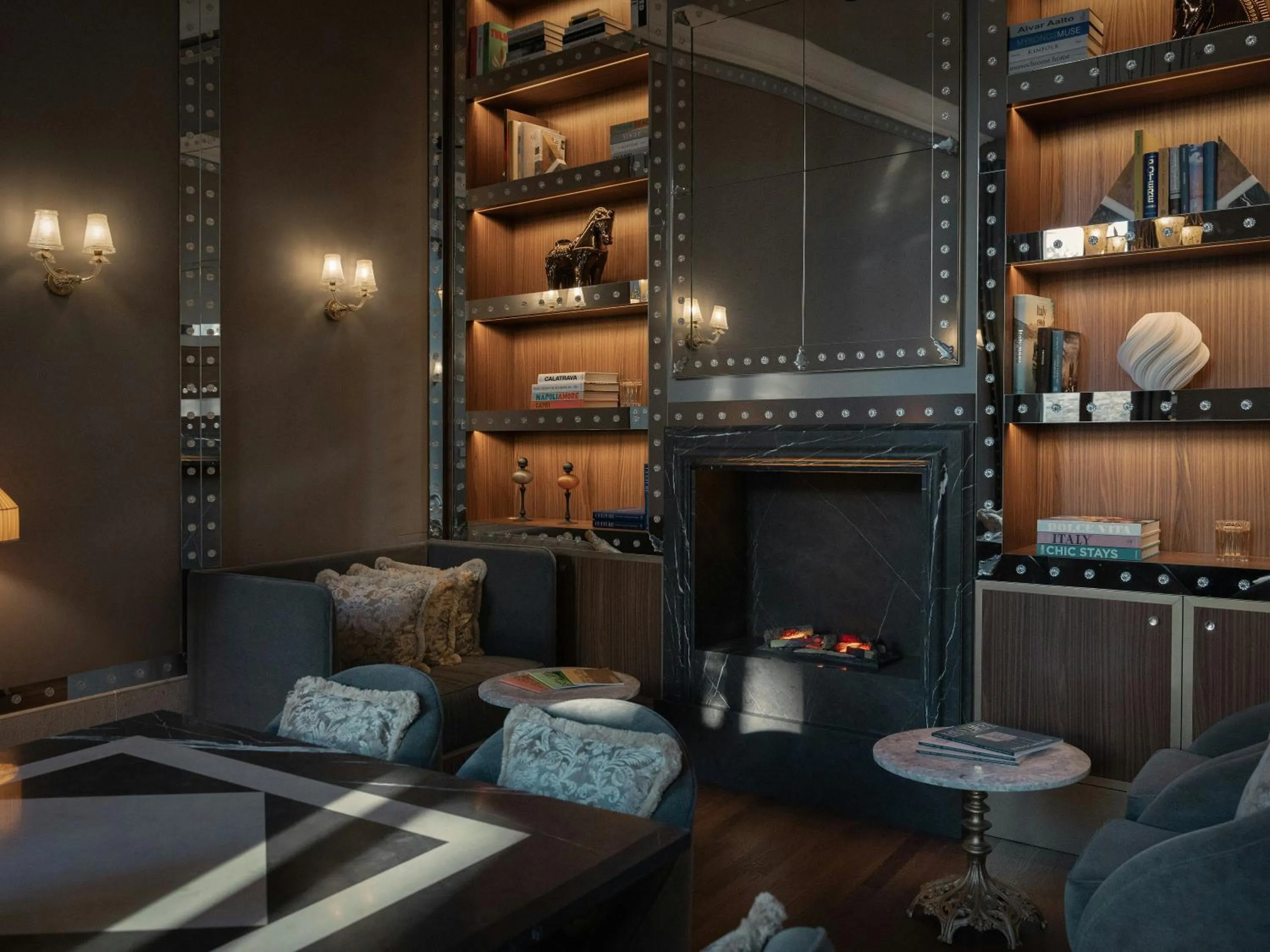 Library in Hotel Gabrielli Venezia - Starhotels Collezione