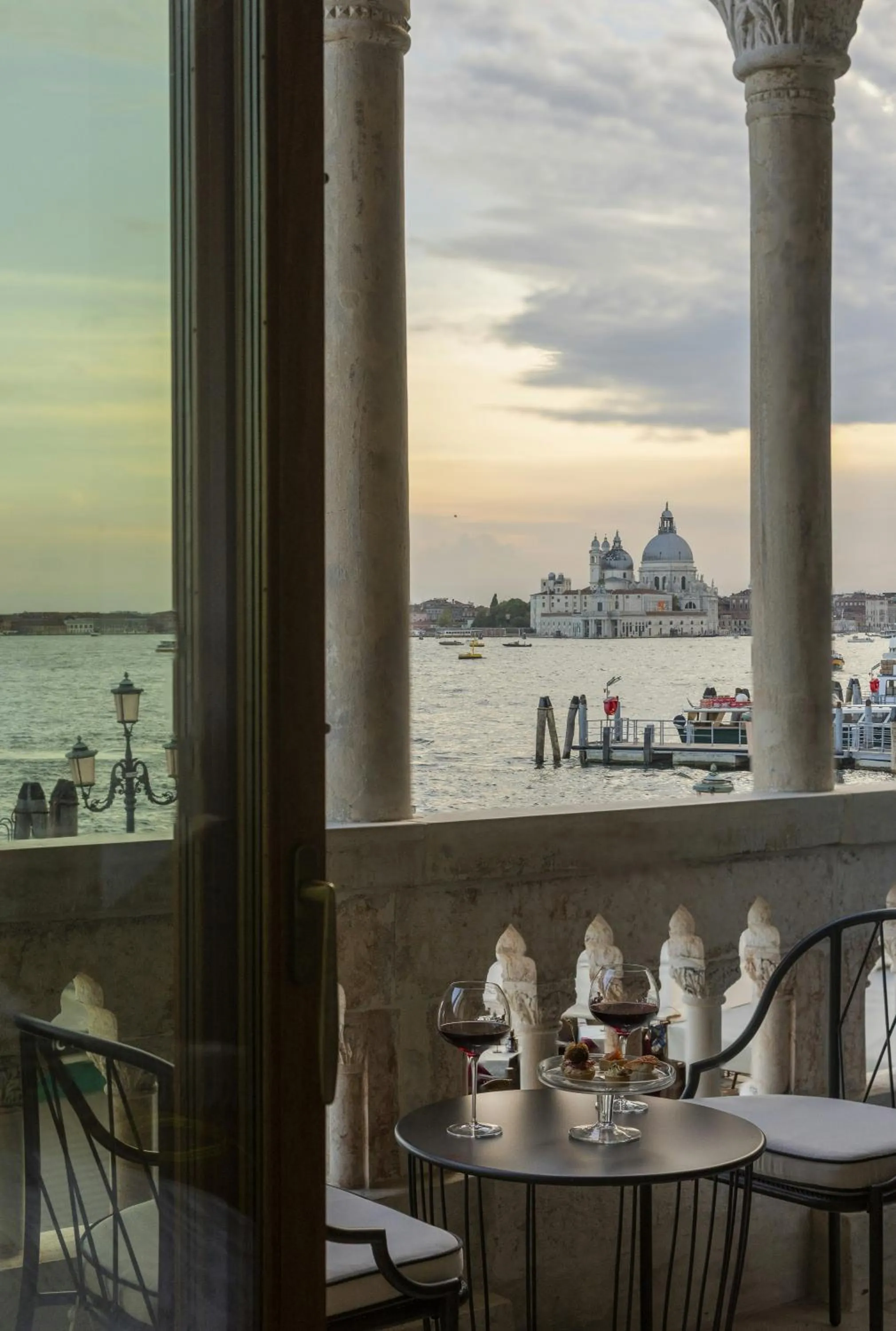 Photo of the whole room in Hotel Gabrielli Venezia - Starhotels Collezione