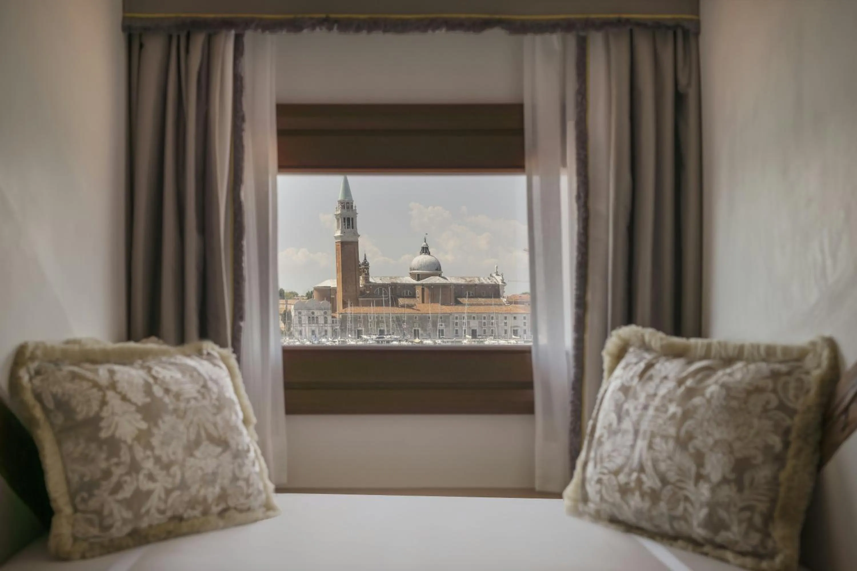Photo of the whole room, Bed in Hotel Gabrielli Venezia - Starhotels Collezione