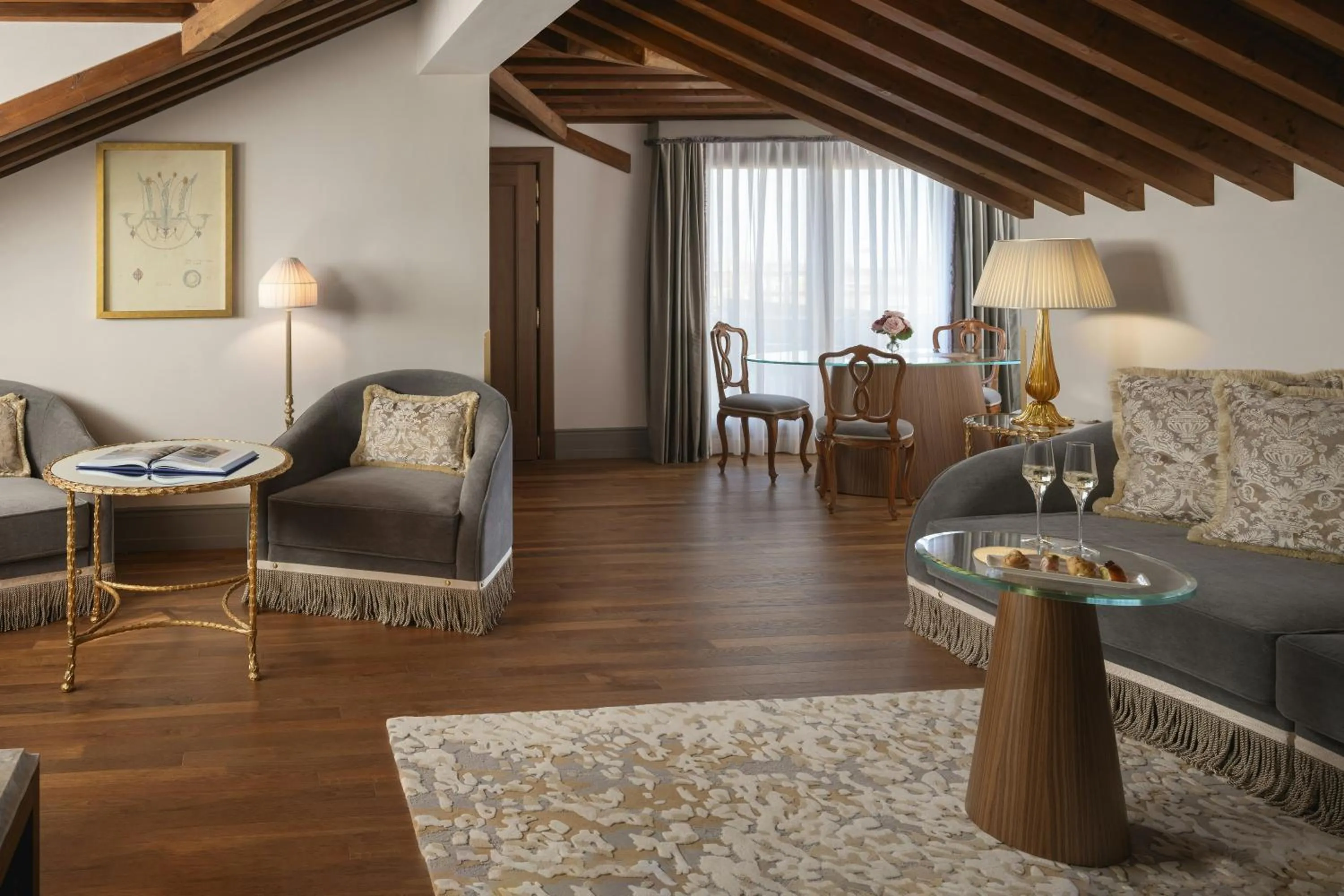 Photo of the whole room in Hotel Gabrielli Venezia - Starhotels Collezione