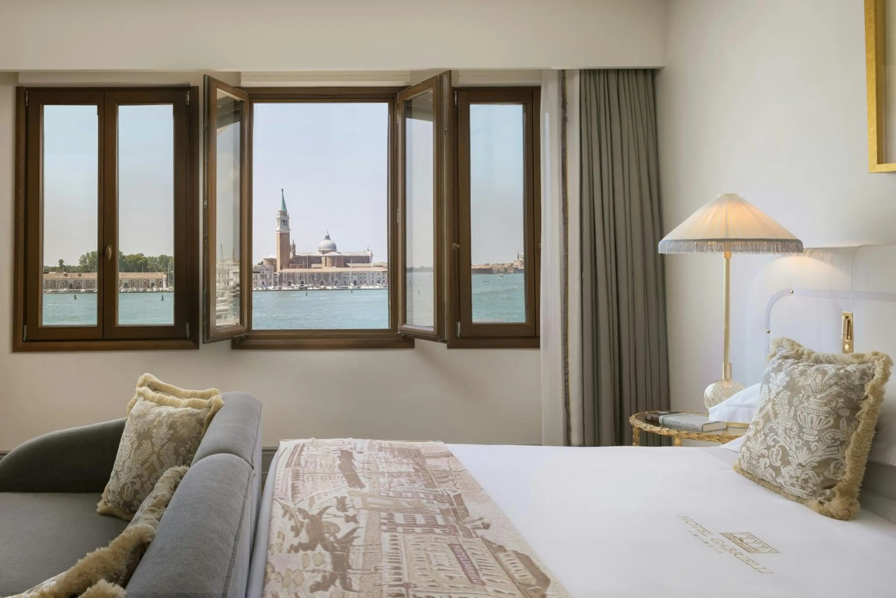 Photo of the whole room, Bed in Hotel Gabrielli Venezia - Starhotels Collezione