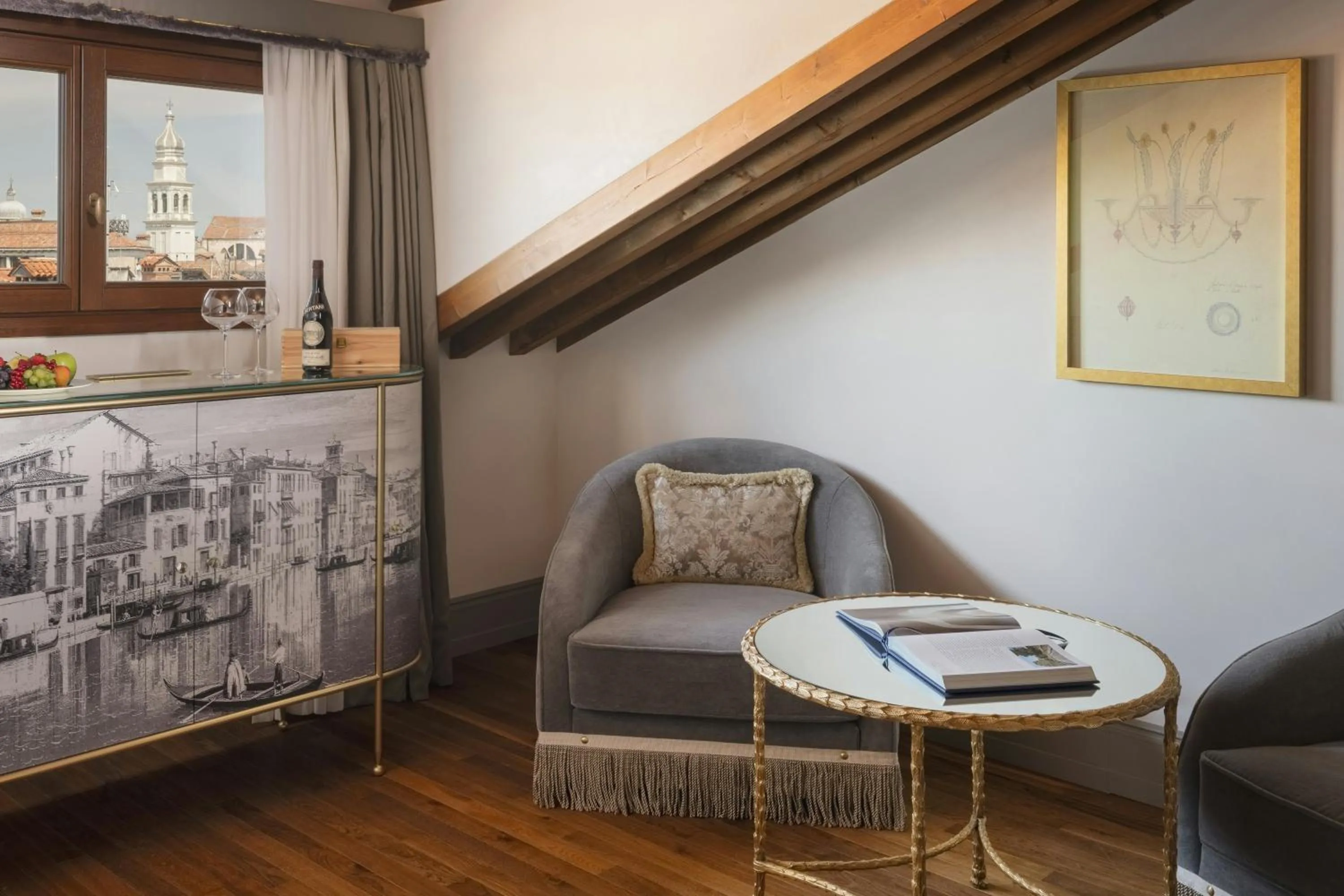 Photo of the whole room in Hotel Gabrielli Venezia - Starhotels Collezione