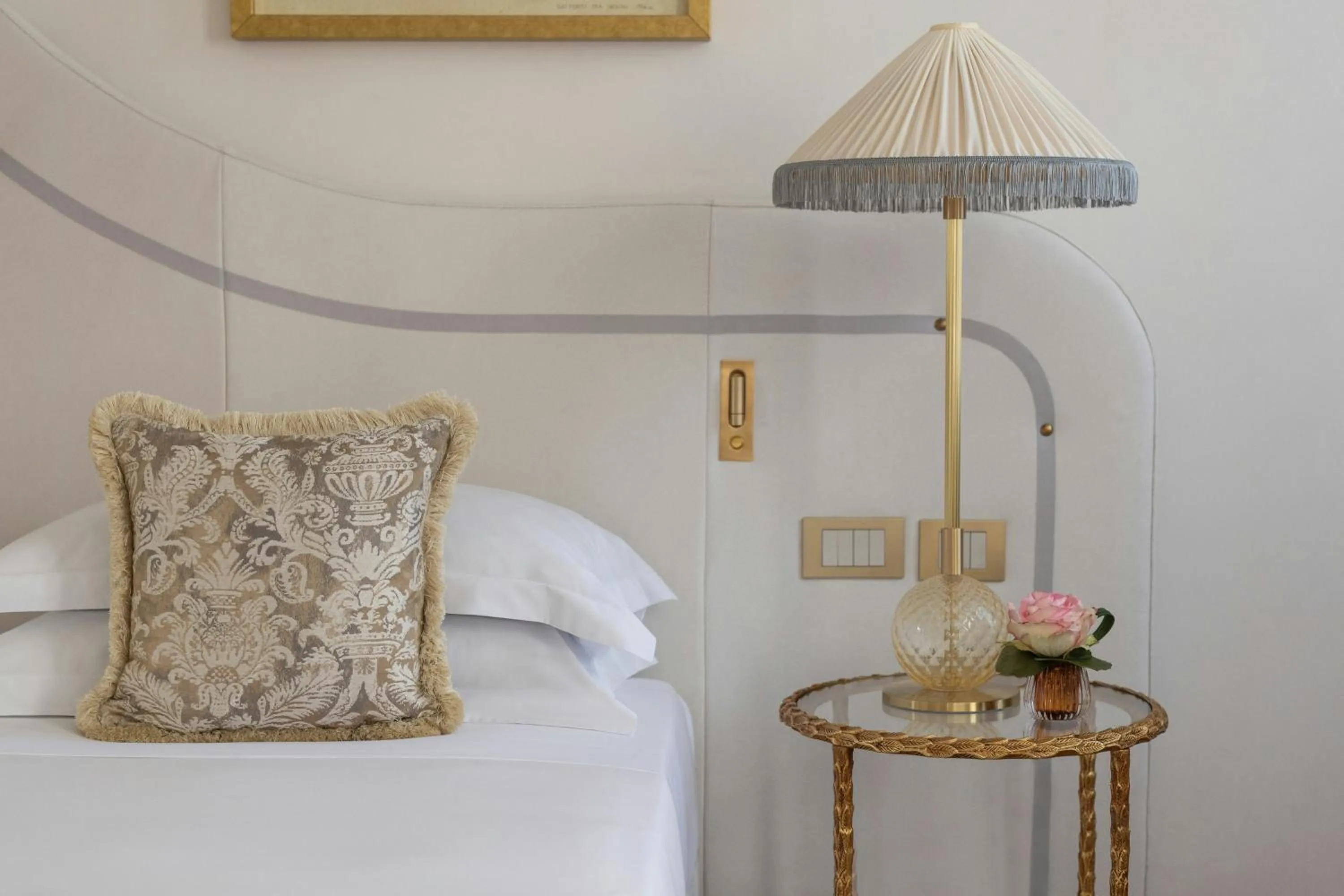 Decorative detail, Bed in Hotel Gabrielli Venezia - Starhotels Collezione