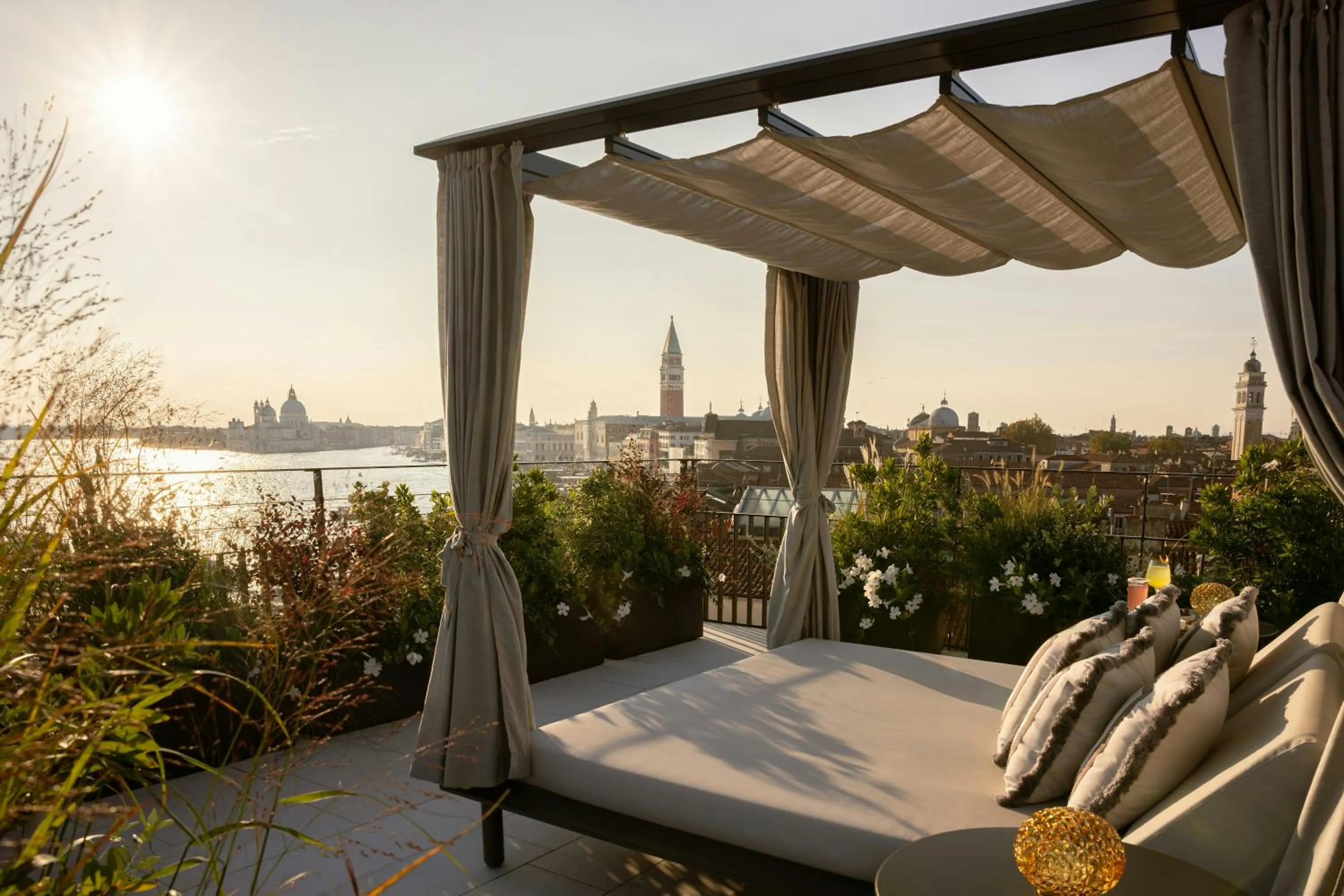 Photo of the whole room in Hotel Gabrielli Venezia - Starhotels Collezione