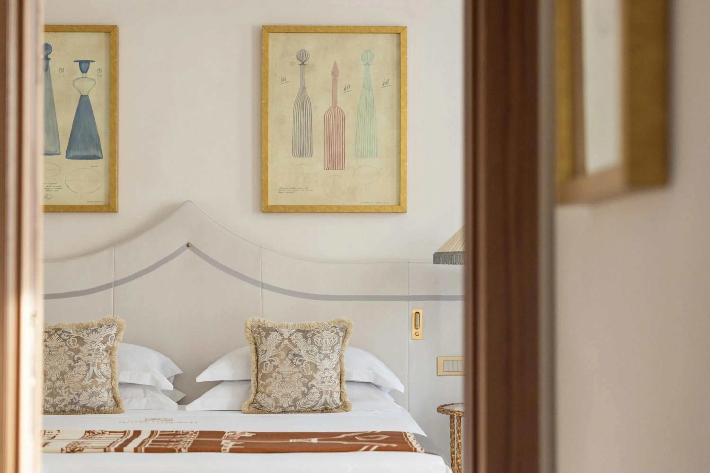 Decorative detail, Bed in Hotel Gabrielli Venezia - Starhotels Collezione
