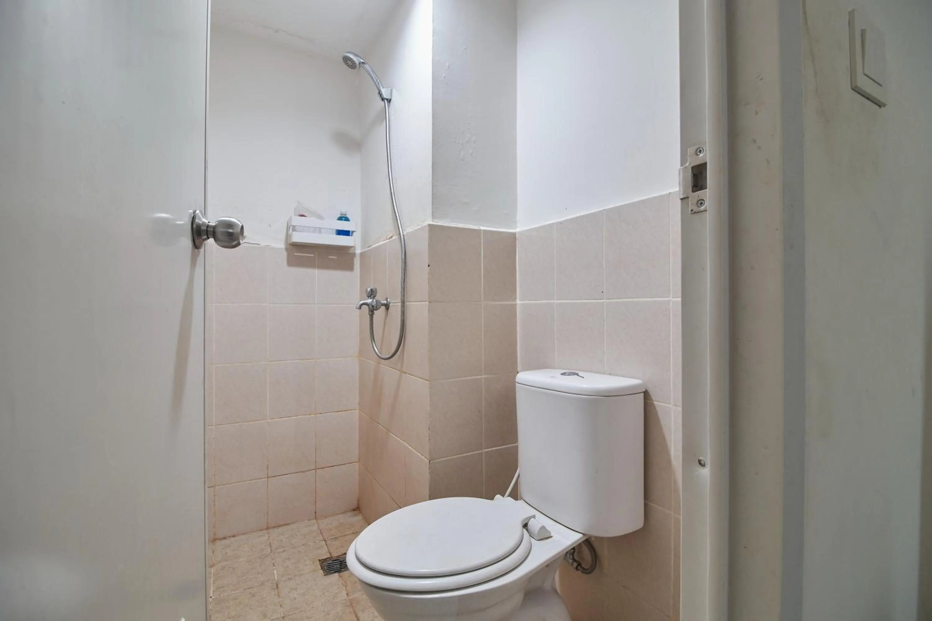 Bathroom in Room Rendi Podomoro Golf View