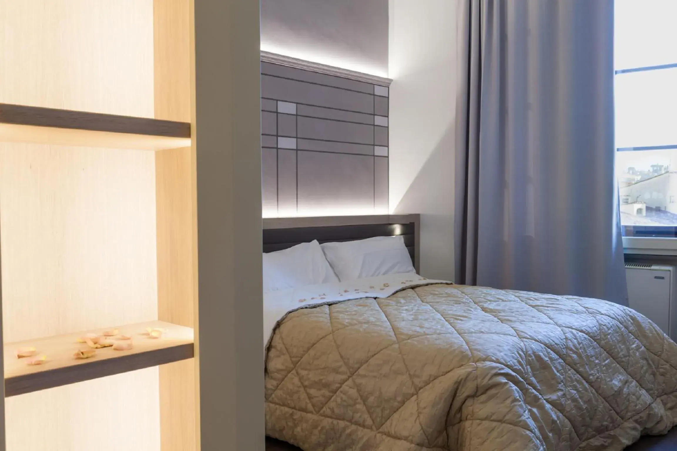 Deluxe One-Bedroom Suite in Palazzo dei Ciompi Suites Deluxe One-Bedroom Suite in Palazzo dei Ciompi Suites