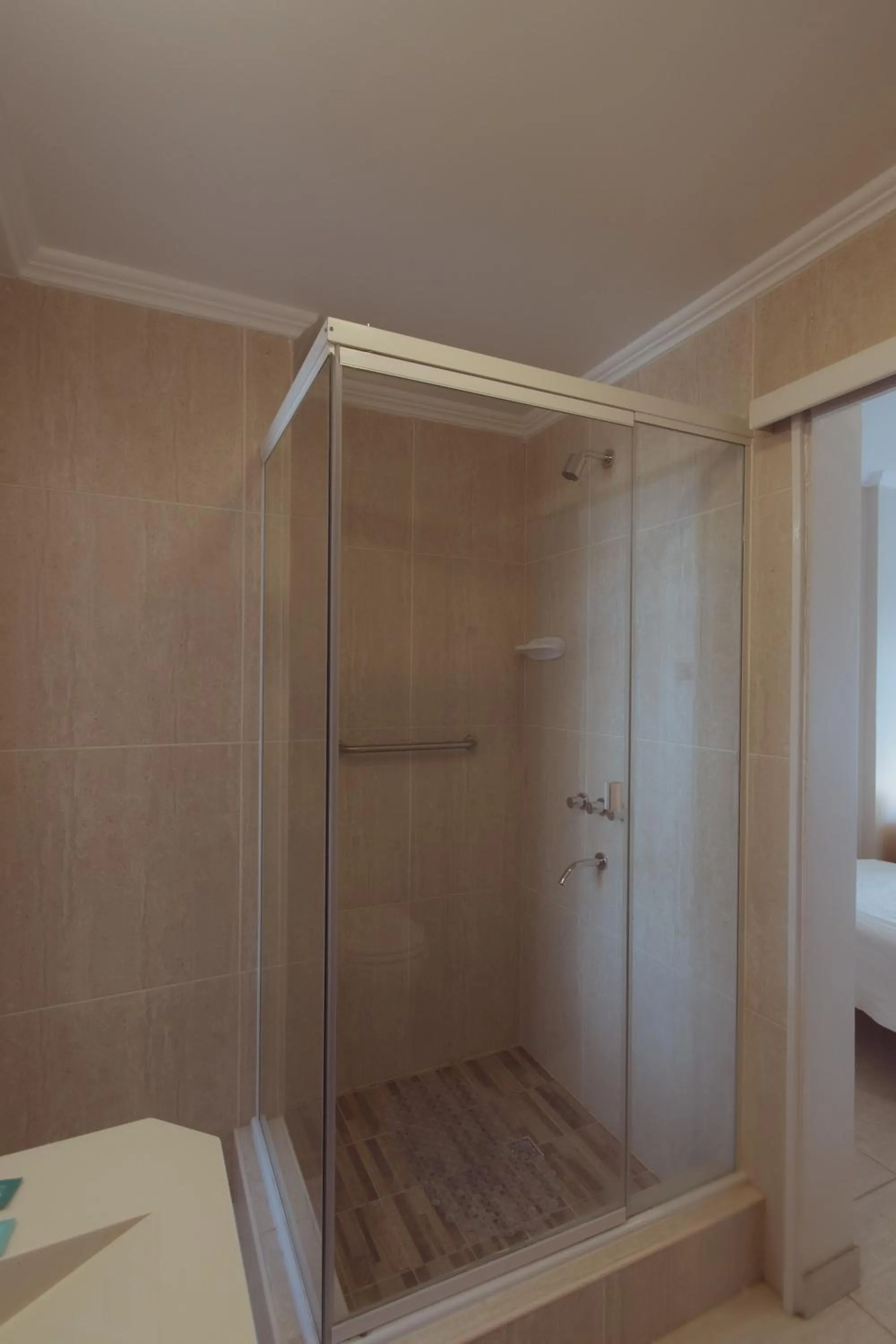 Shower in Hotel Tonight