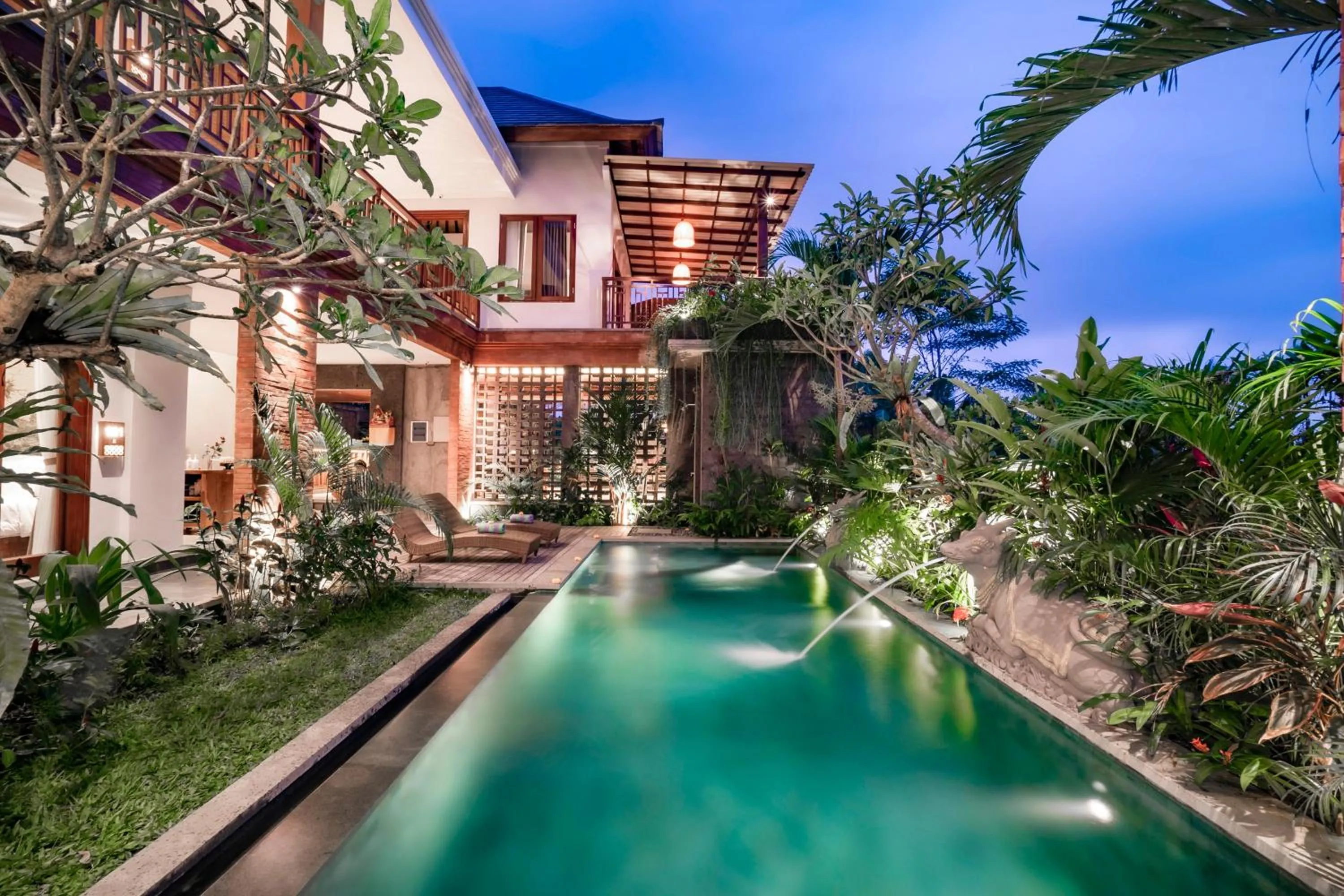 Swimming pool in Uma Shanti Villa by Mahaputra