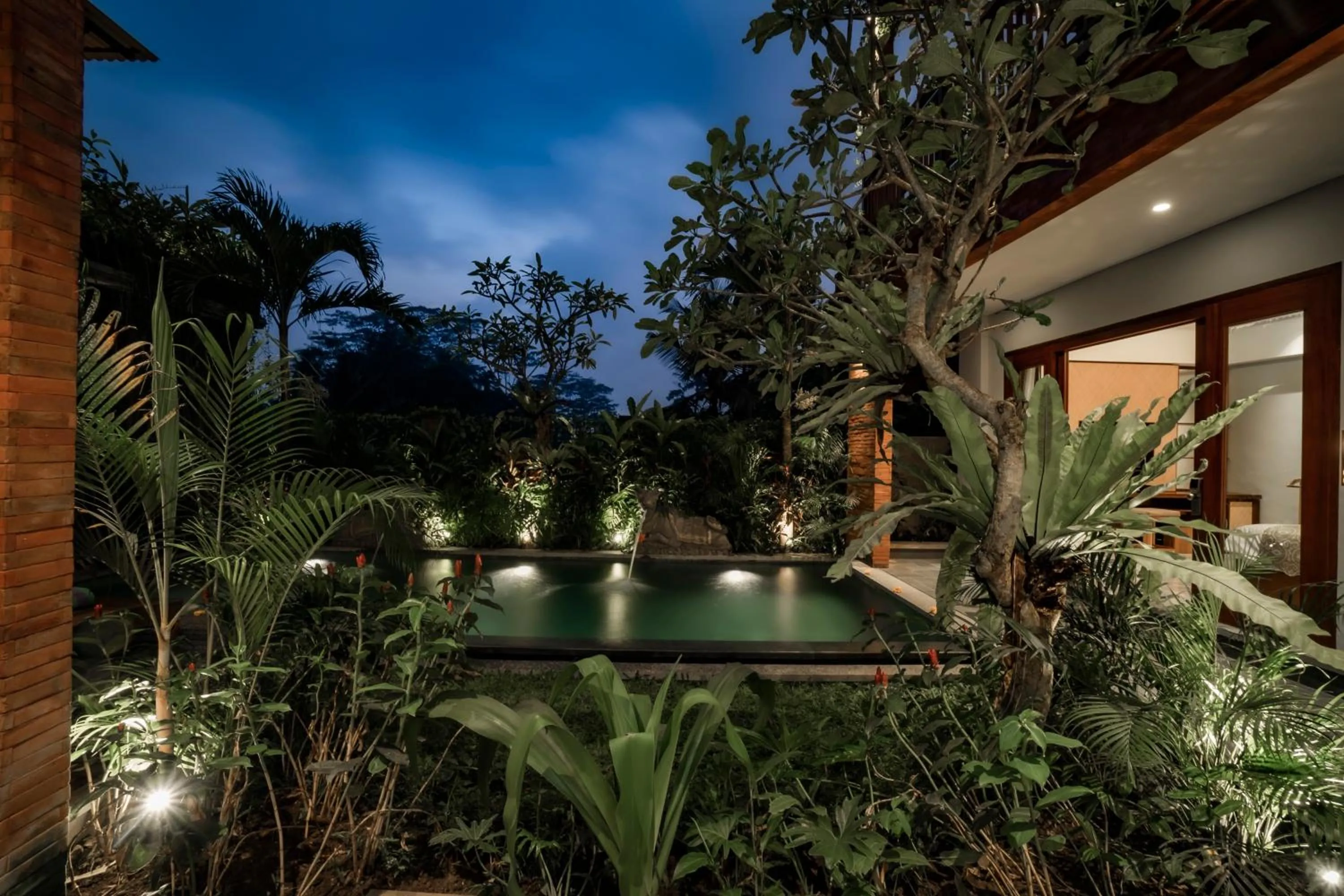 Swimming pool in Uma Shanti Villa by Mahaputra