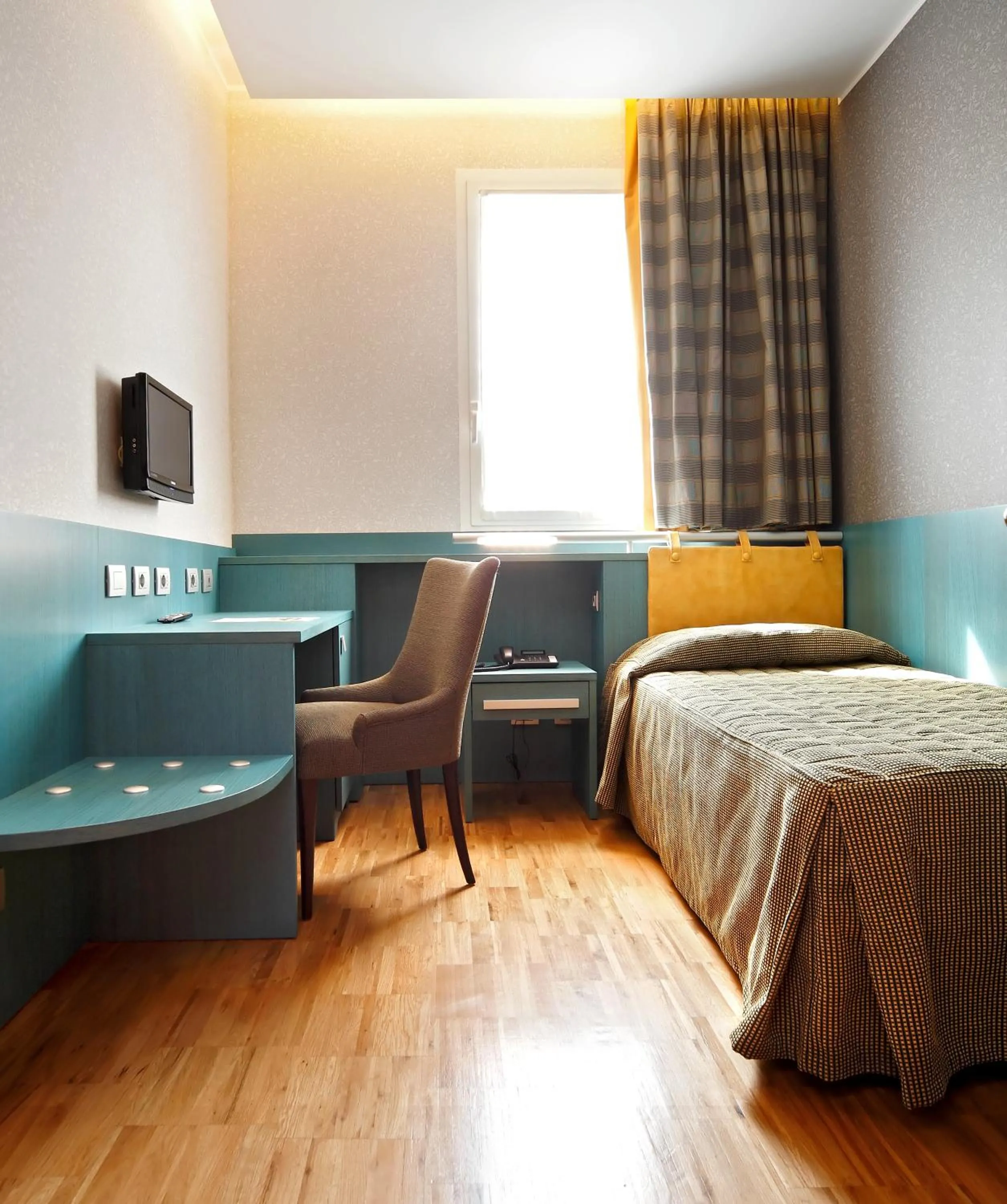 Photo of the whole room, Bed in Hotel Terminal