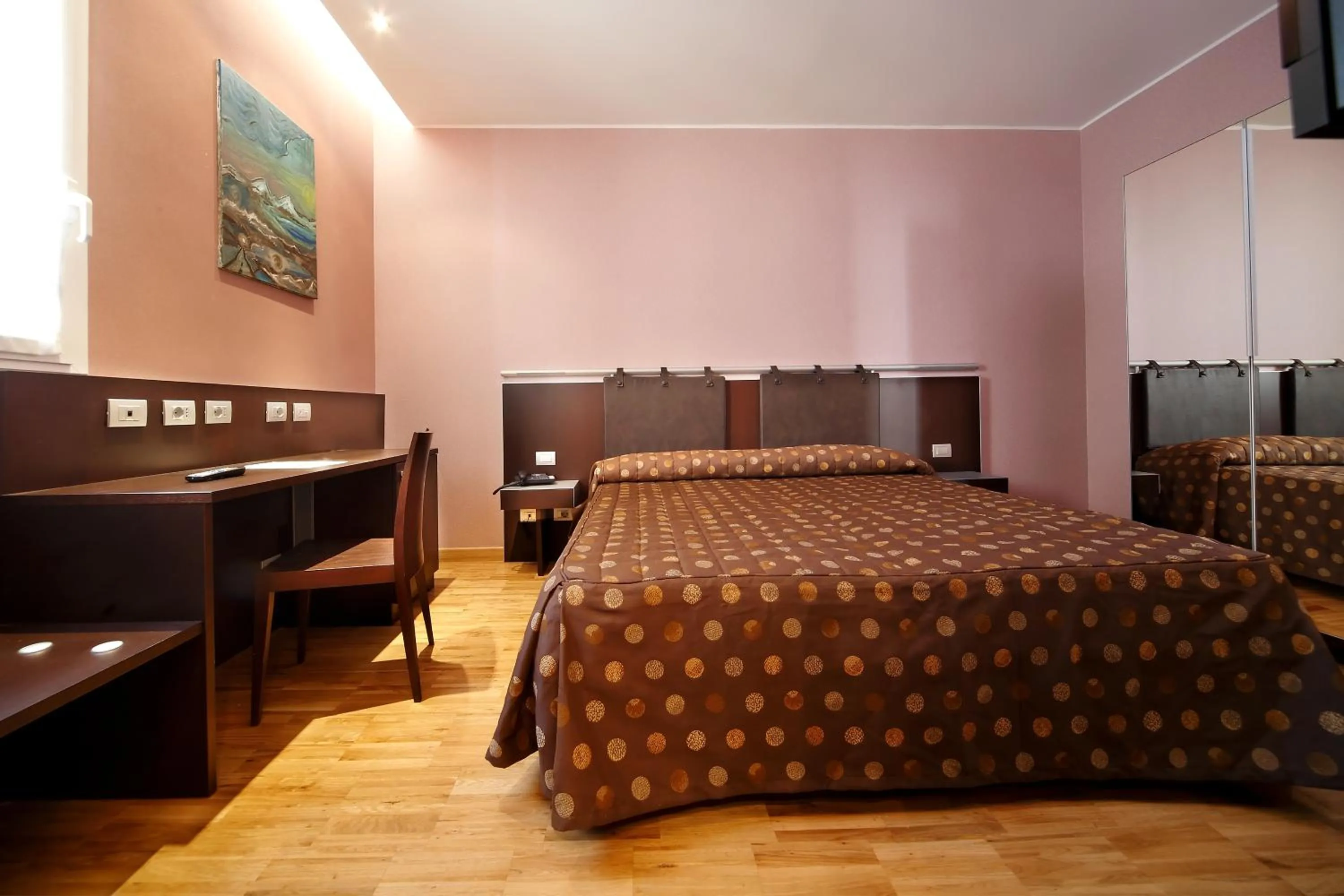 Photo of the whole room, Bed in Hotel Terminal