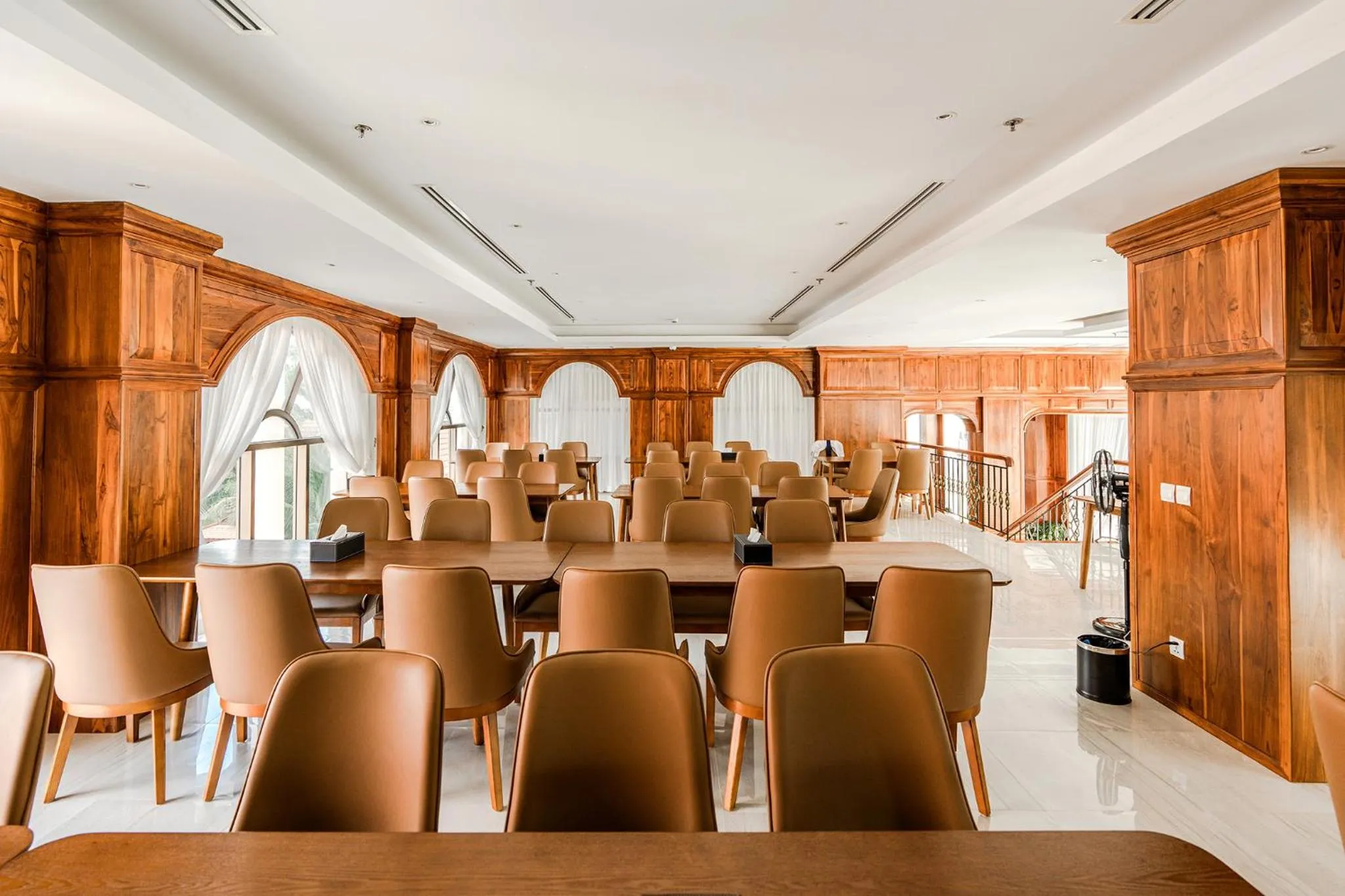 Restaurant/places to eat in Sea Breeze Hotel & Villa