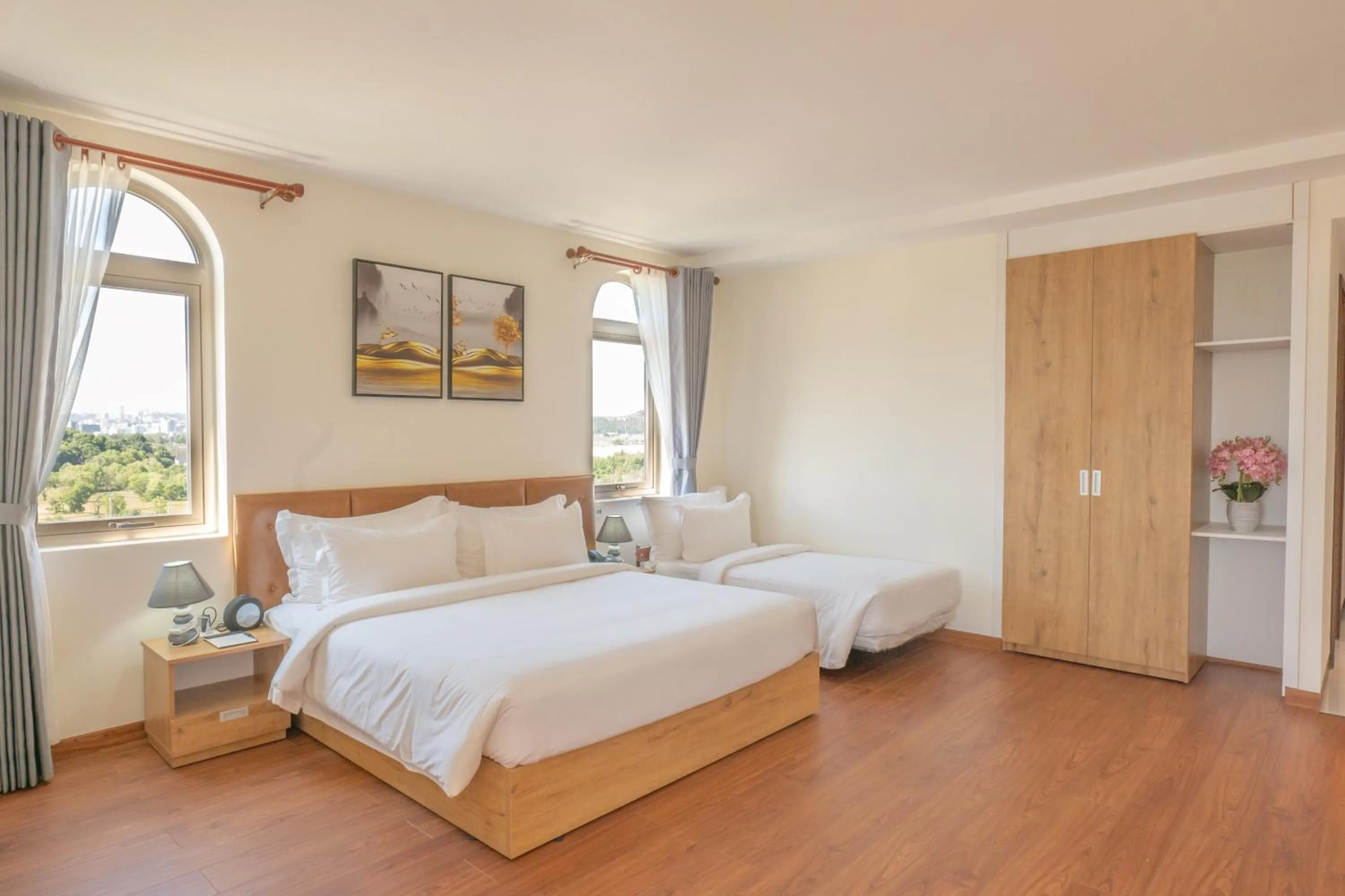 Bedroom, Bed in Sea Breeze Hotel & Villa