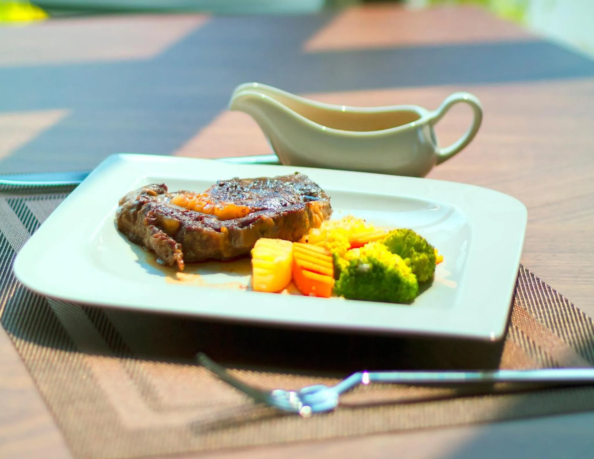 Restaurant/places to eat in Sea Breeze Hotel & Villa