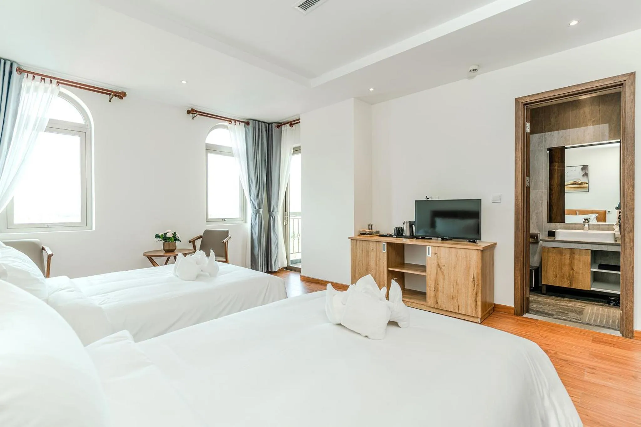 Bedroom, Bed in Sea Breeze Hotel & Villa