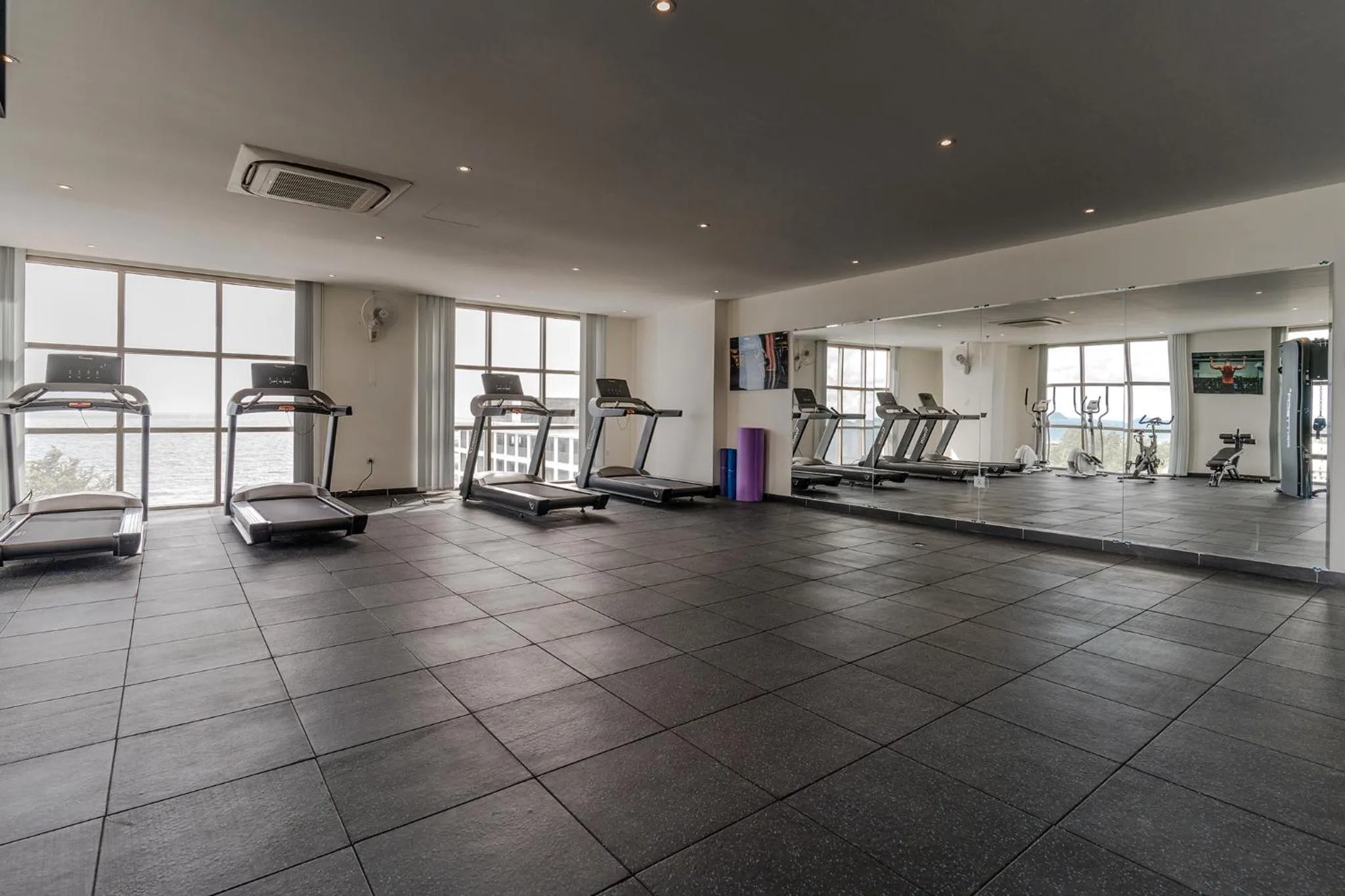 Fitness centre/facilities in Sea Breeze Hotel & Villa